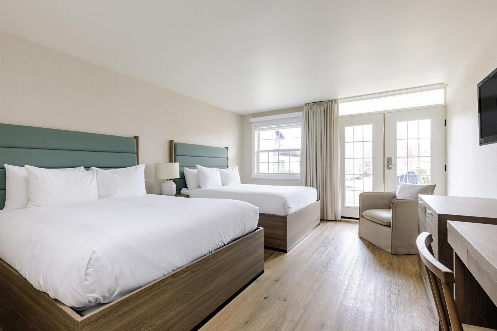Queen Room with Two Queen Beds and Balcony - Upper Floor/Non-Smoking