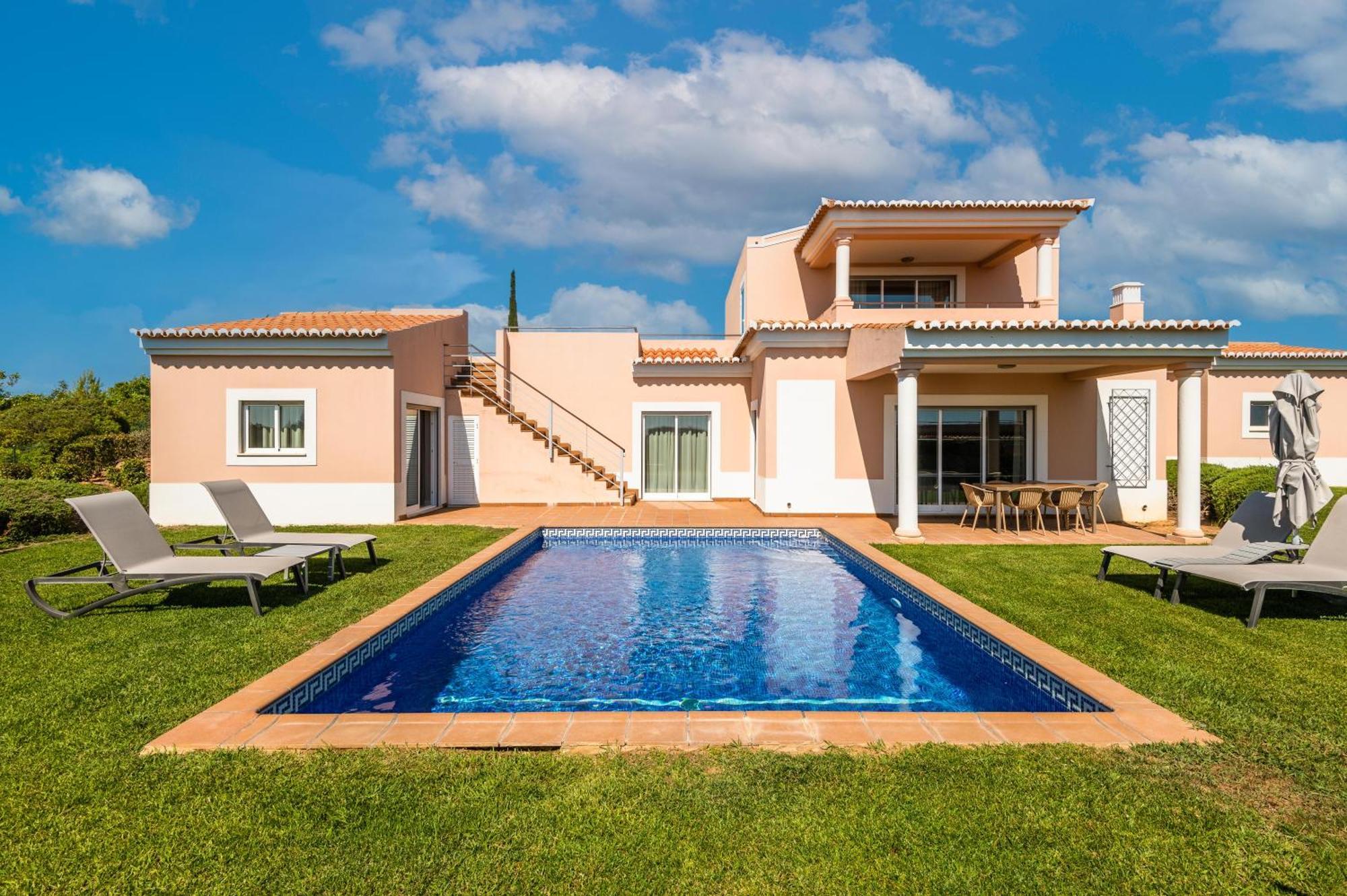 Villa de 3 dormitorios con piscina privada