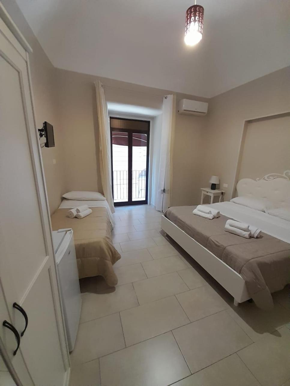 Dreibettzimmer mit eigenem externen Bad