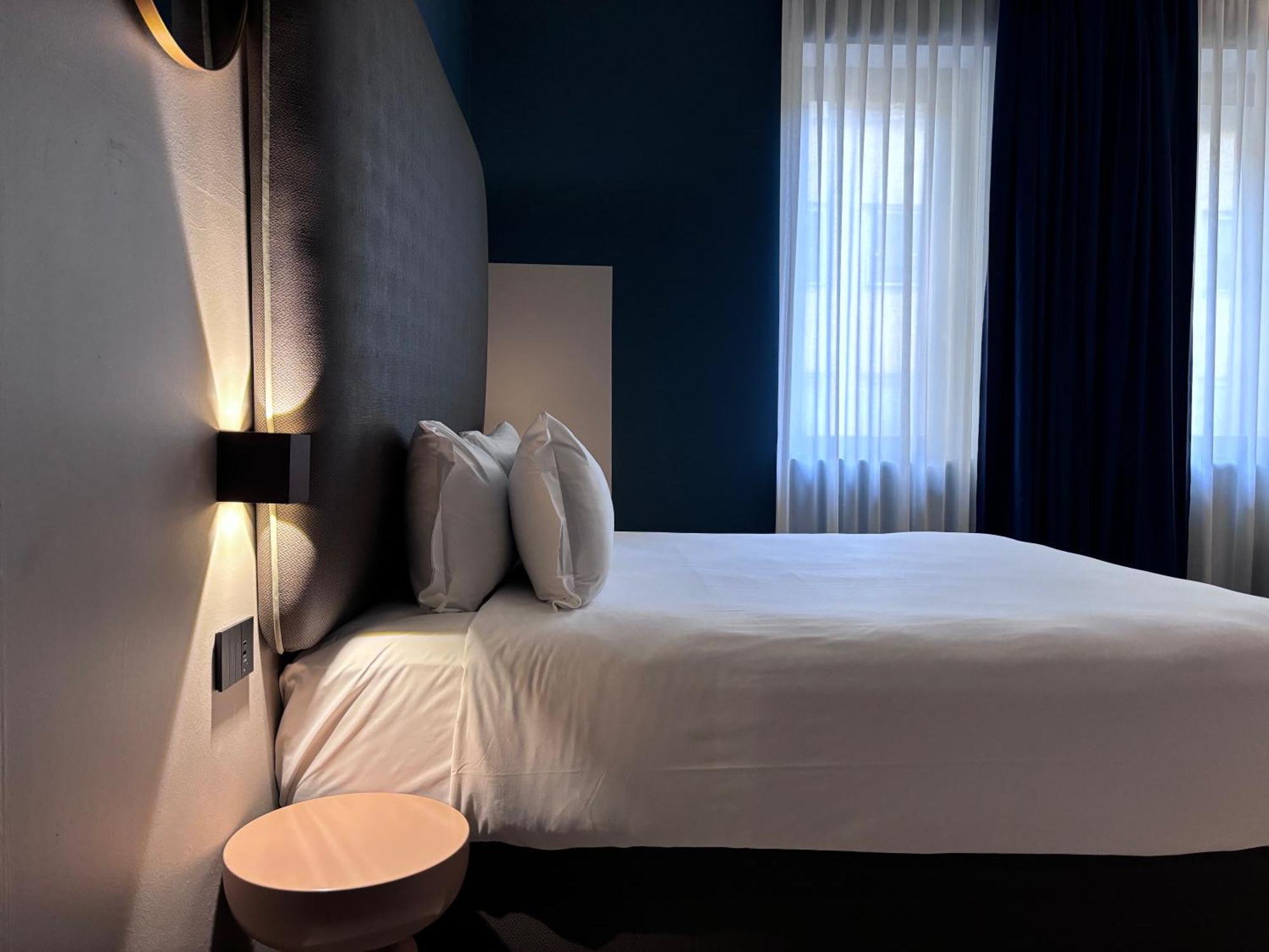 Deluxe Double Room,1571326100:JPEG