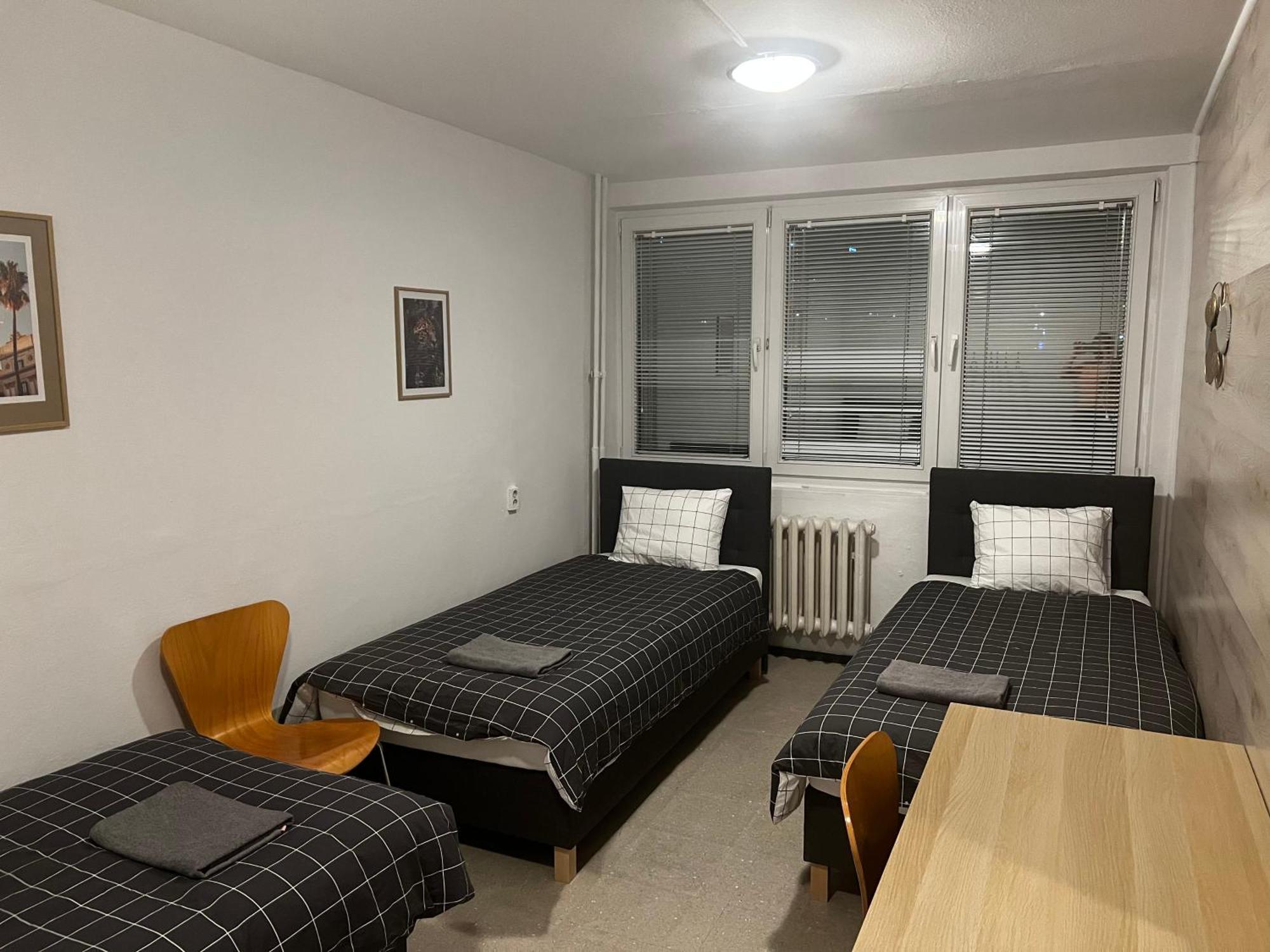 Quarto Triplo com Casa de Banho Partilhada