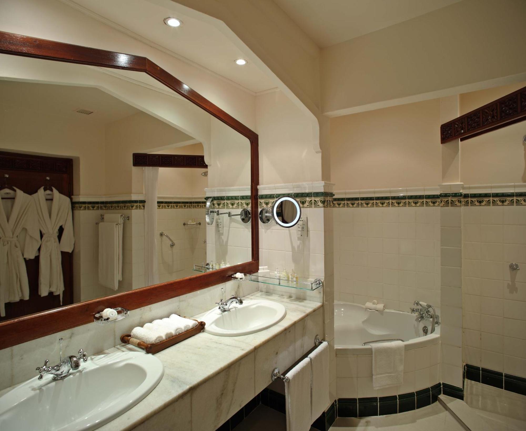 Executive Suite,1611099048:JPEG