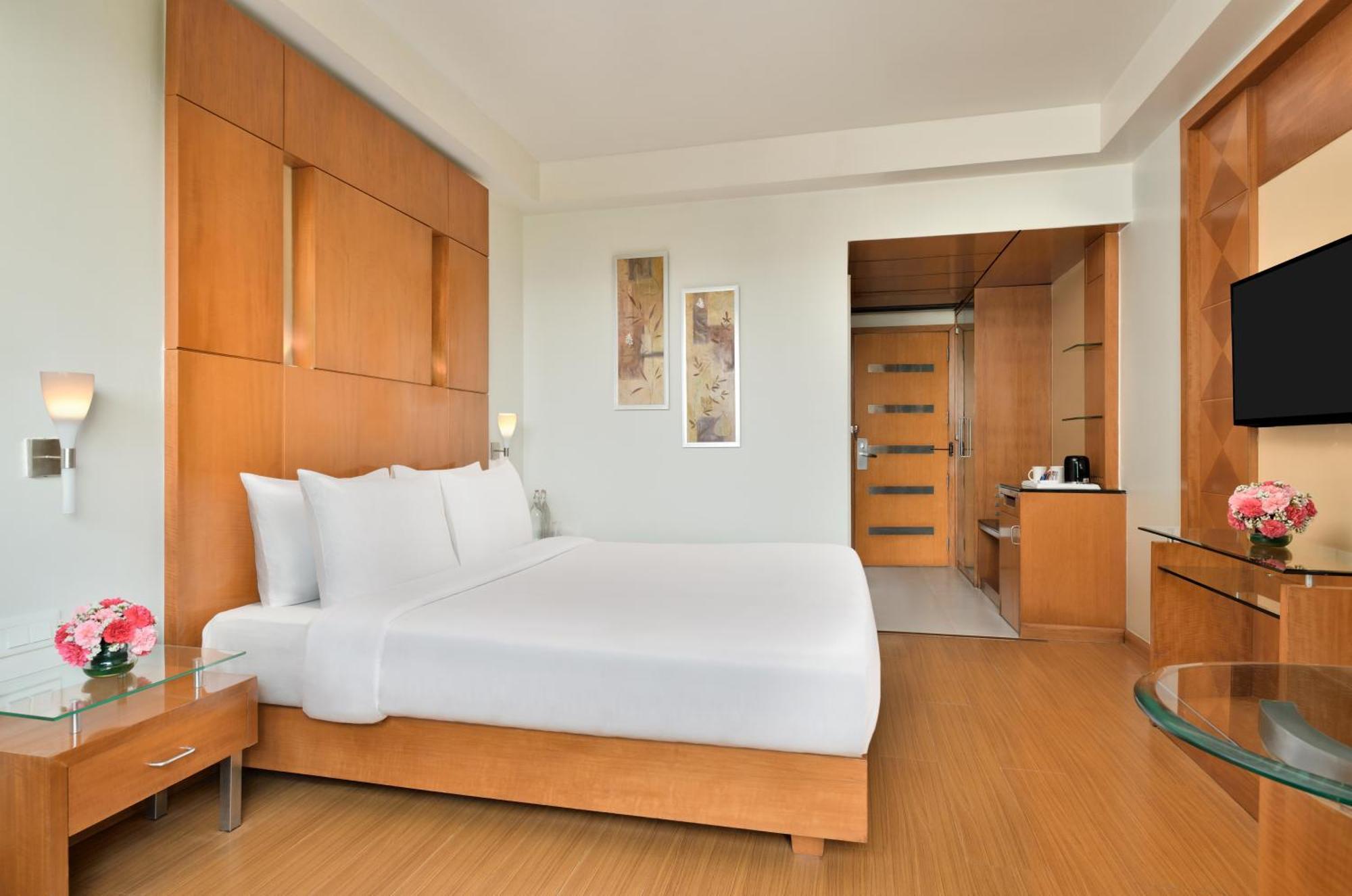 Club Single Room Disability Access Non-Smoking Complimentary 4 pcs laundry or T&C apply complimentary minibar or B1G1 at FireBall Bar11AM 8PM on House Brand on F&Soft Beverages Early Checkin by 2hrsSAV on SPA,1773722742:JPEG