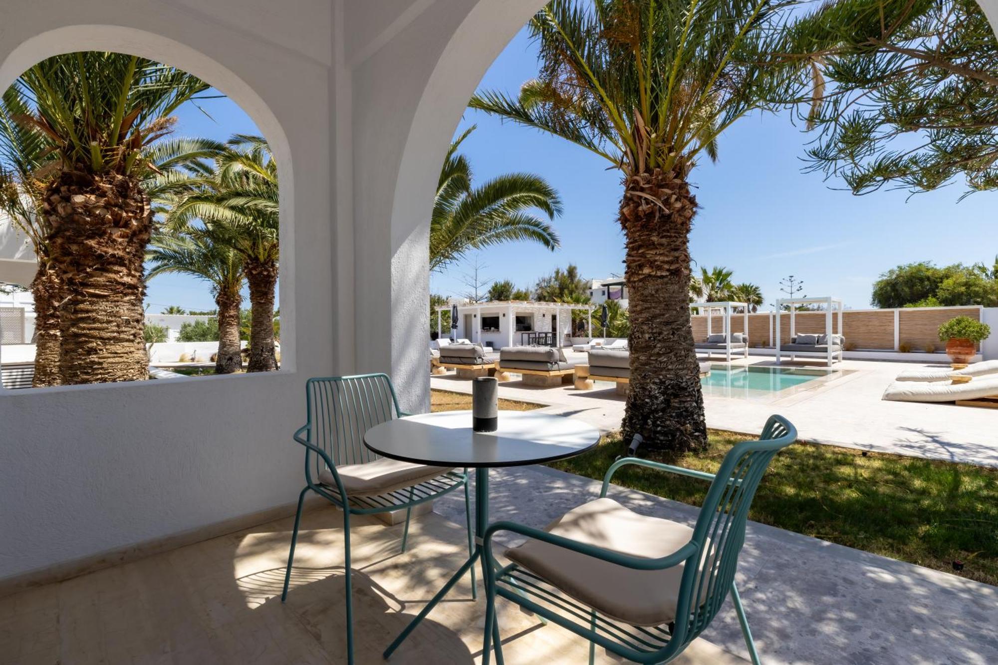 Superior Studio pool view