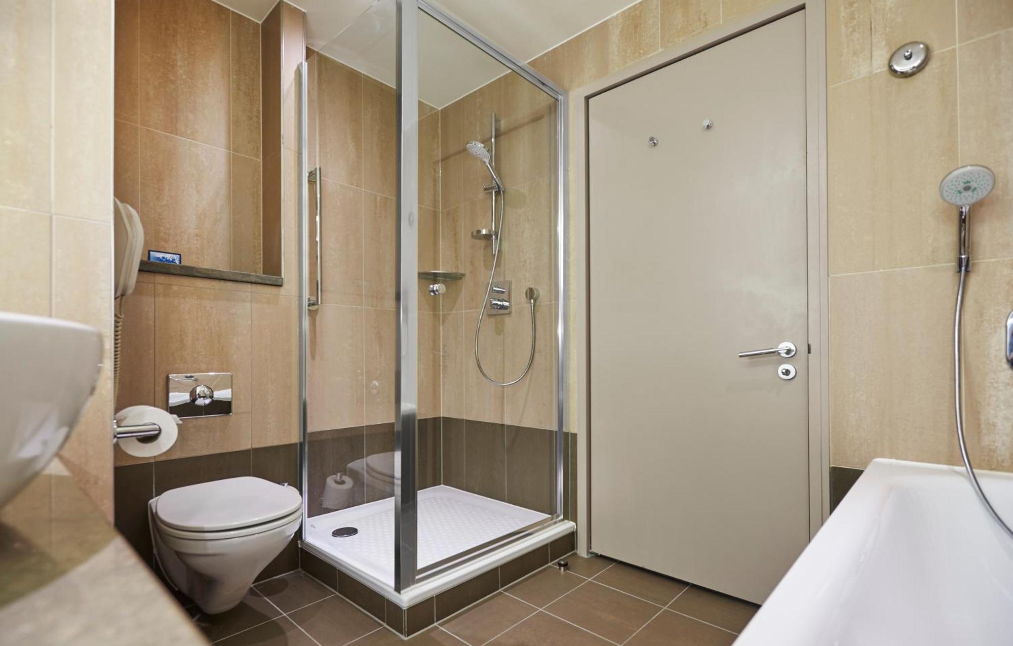 Quarto Executivo com 2 Camas de Solteiro