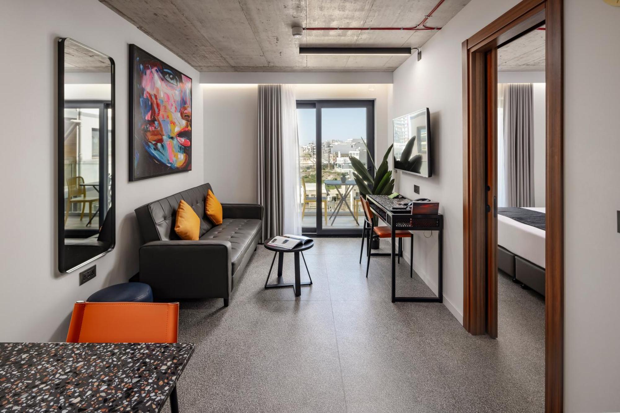 Executive One Bedroom Suite City View