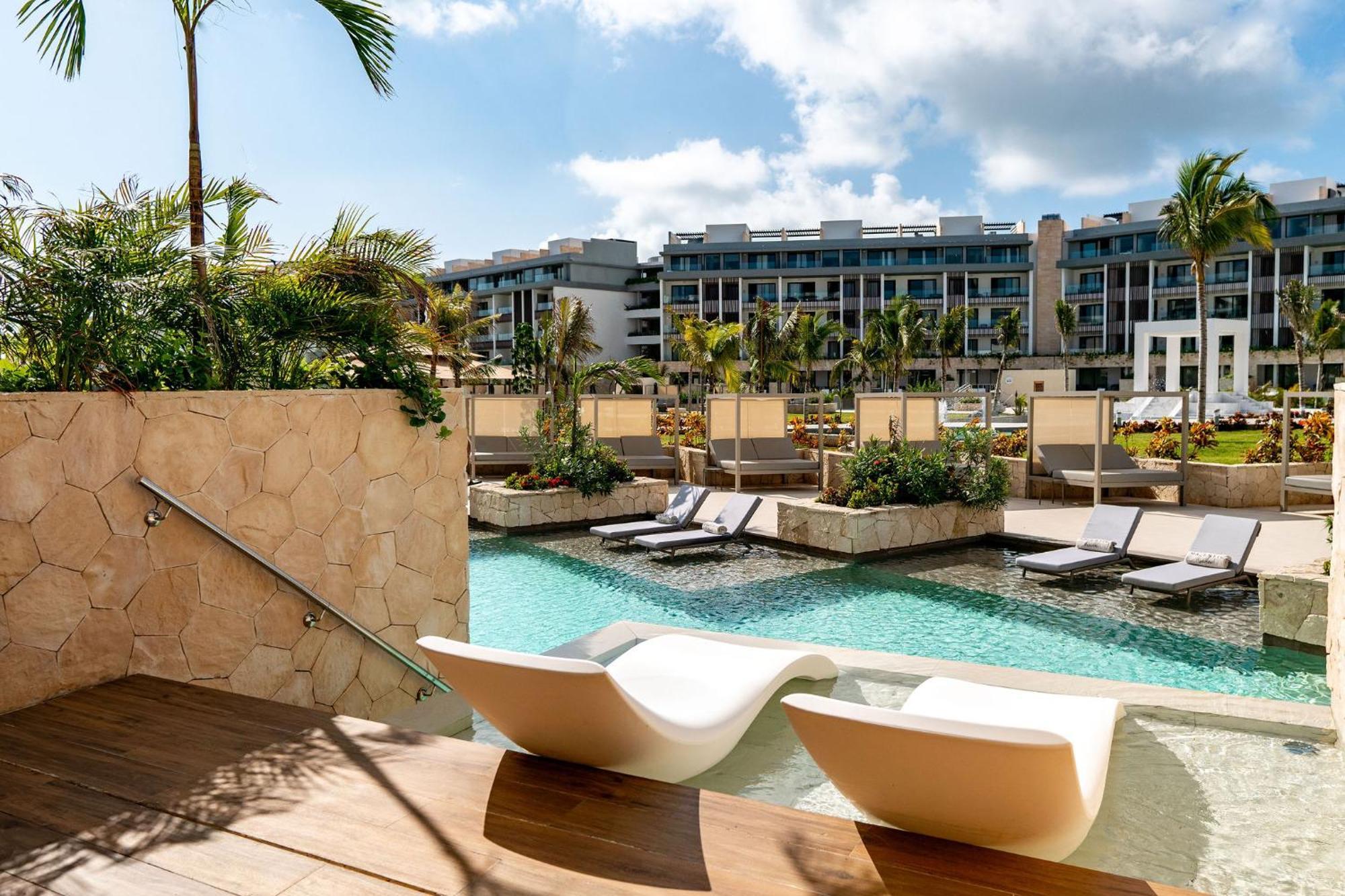 Majestic Junior Suite Swim Up - Free Wifi
