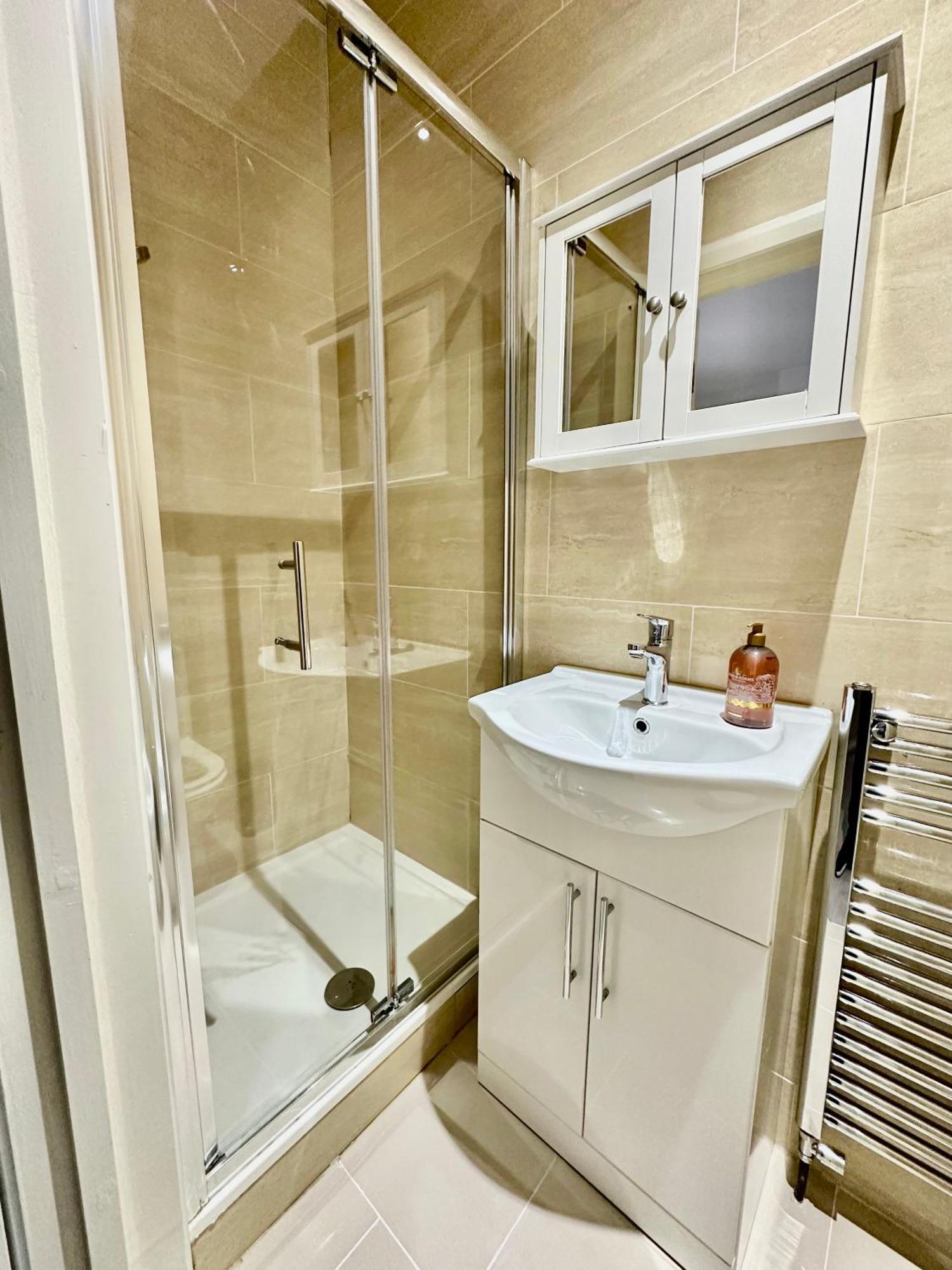 Deluxe Double Room with Shower