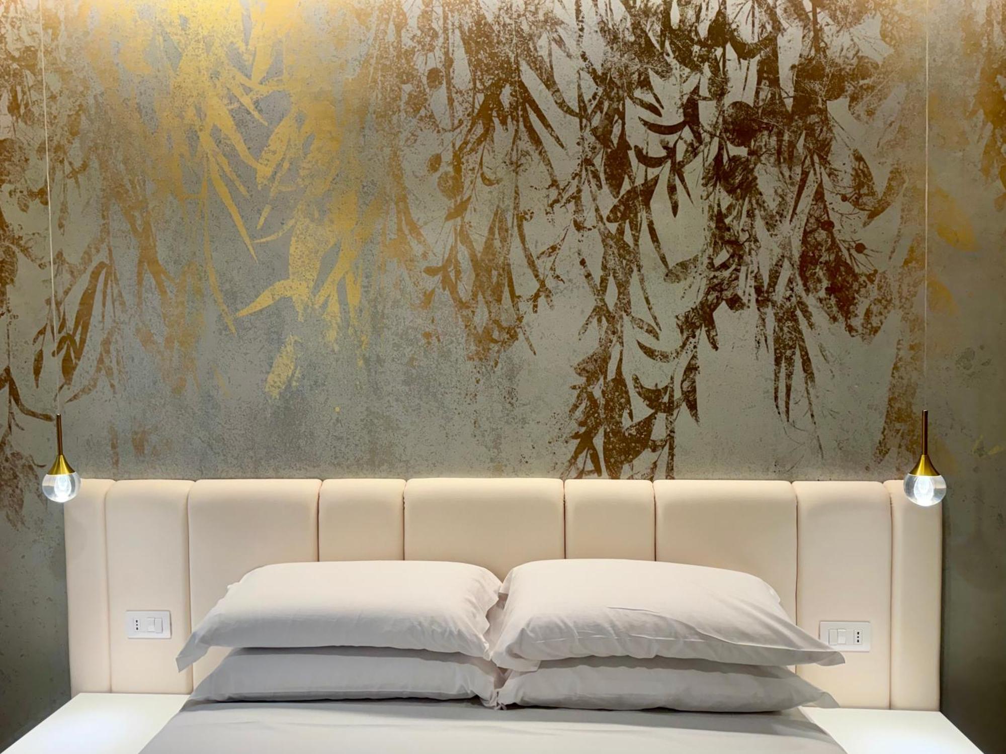 Zimmer mit Kingsize-Bett und Whirlpool