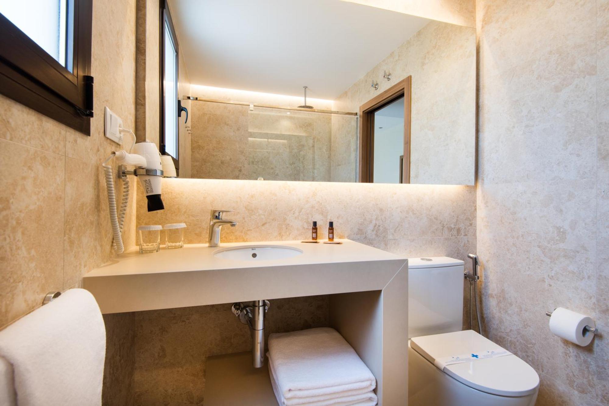 Double or Twin Room,1592044094:JPEG