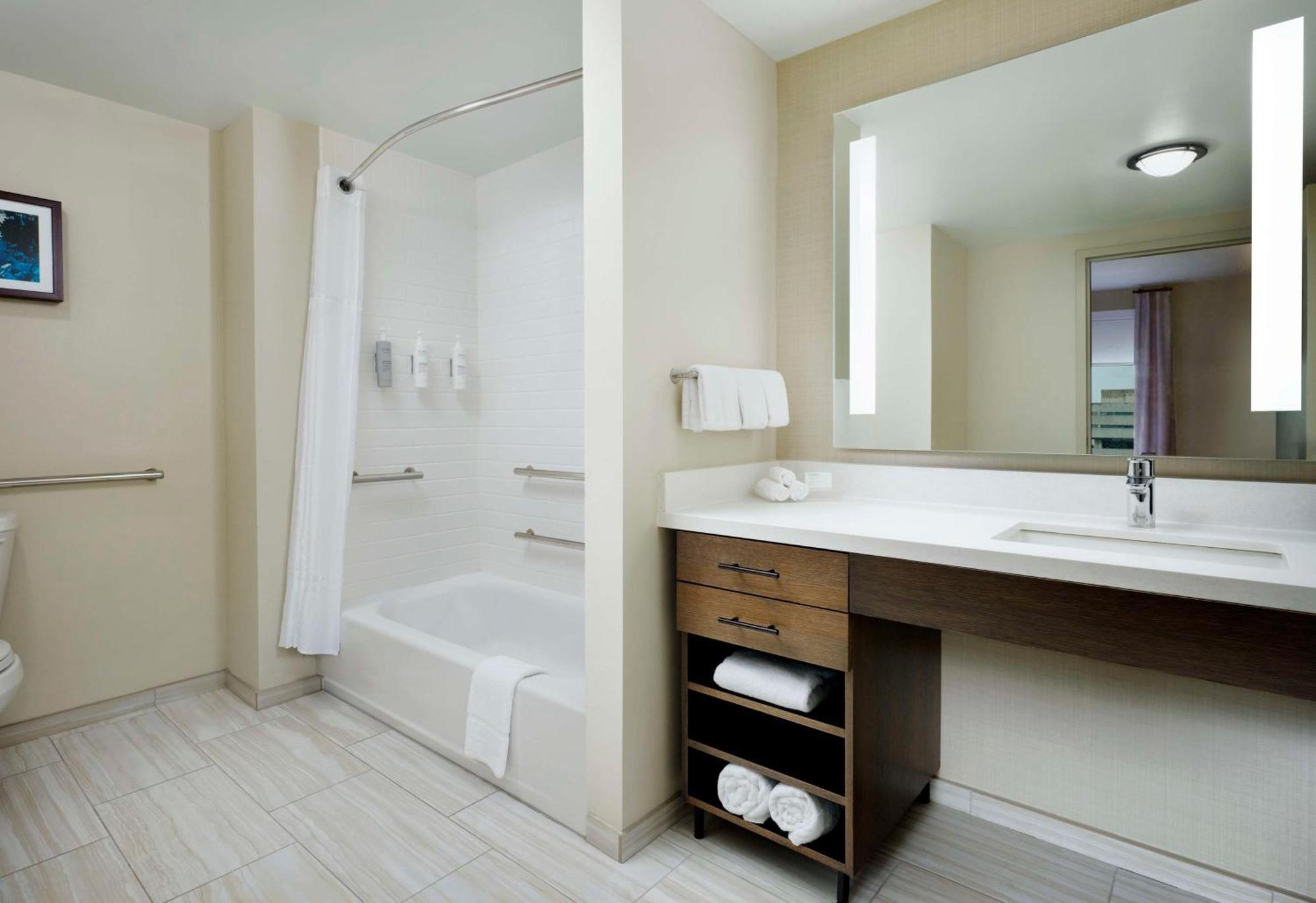 King Studio Suite Mobility Access or Non-Smoking