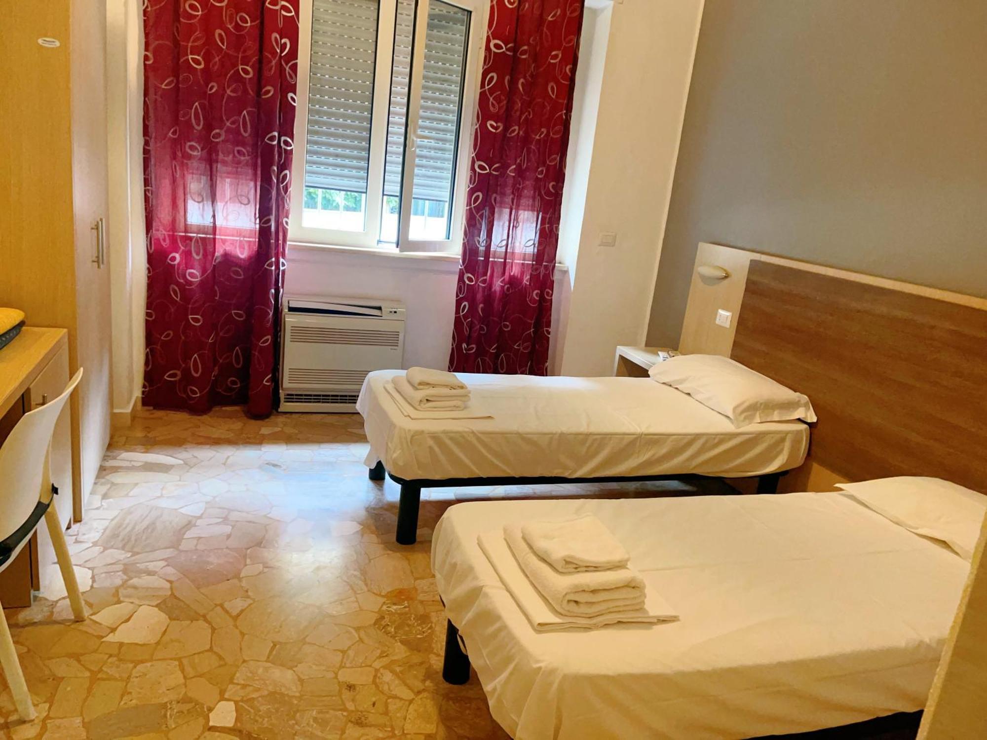Camera Doppia con Letti Singoli con Bagno Privato