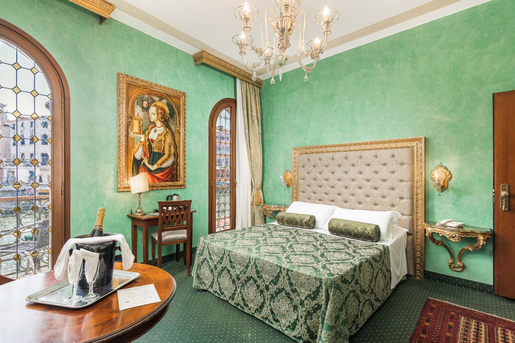 Quarto Deluxe com Cama de Casal ou 2 de Solteiro e Vista do Canal