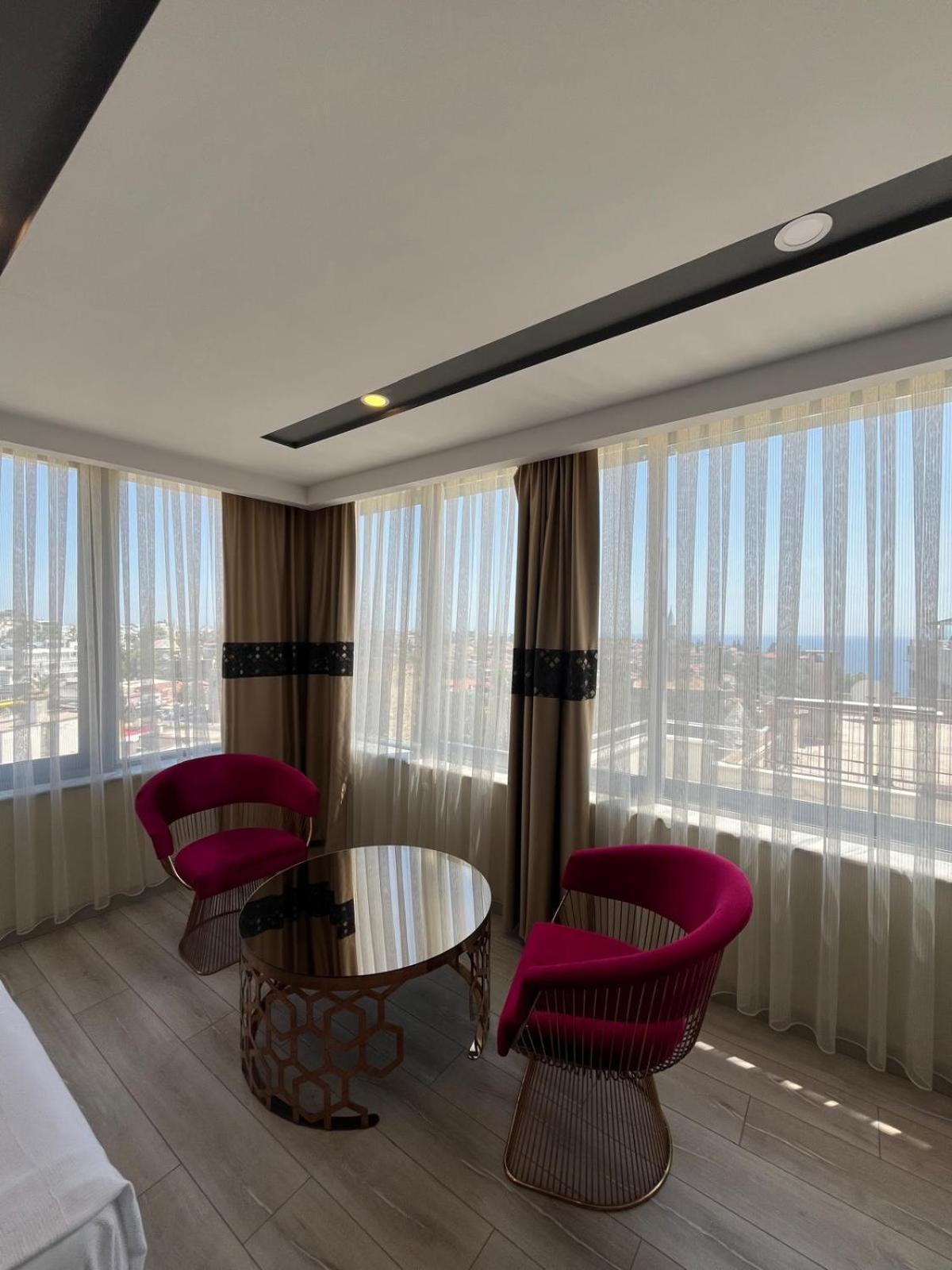 Deluxe Suite with Spa Bath,1606786992:JPEG