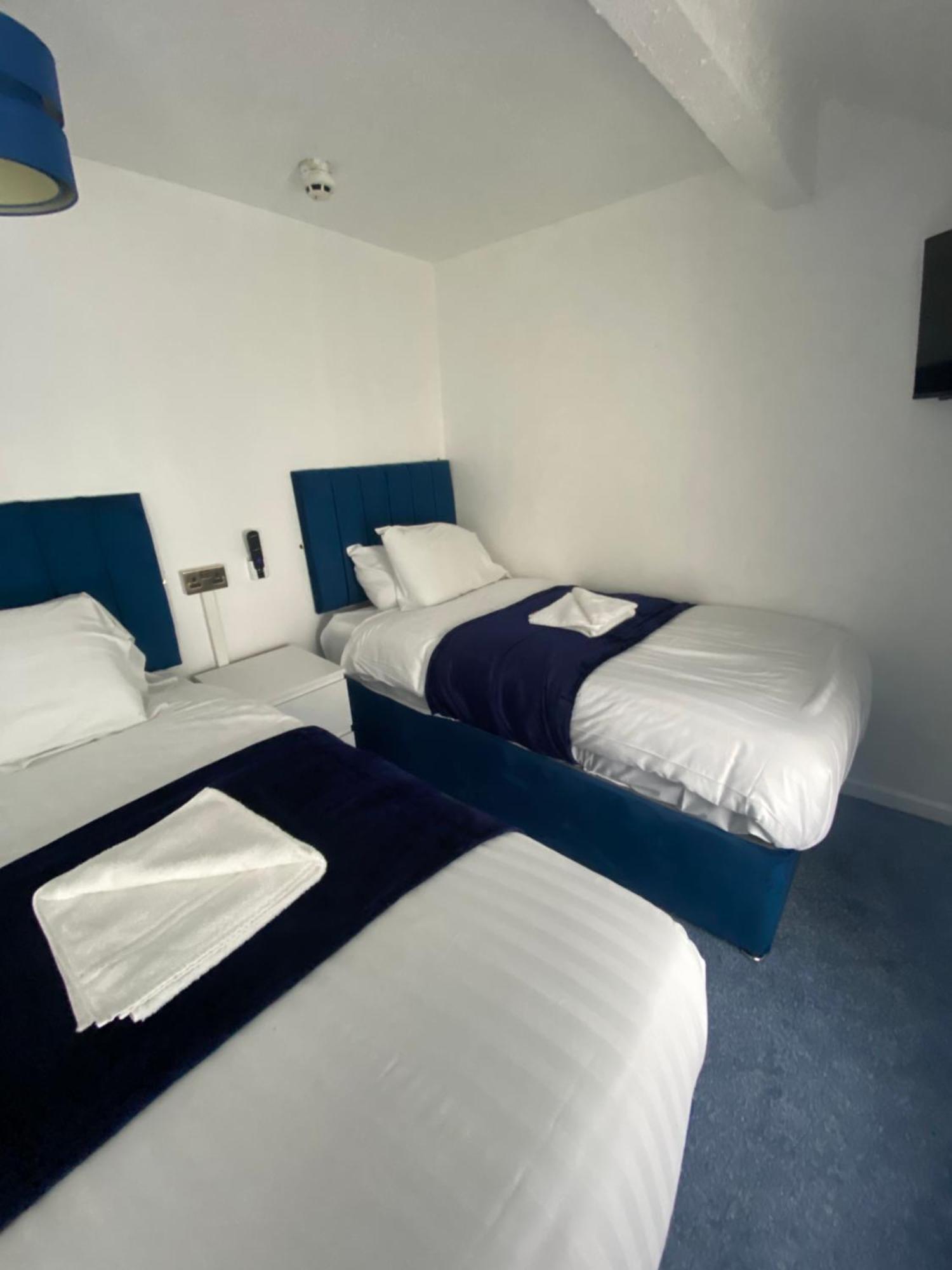 Quarto com 2 Camas de Solteiro