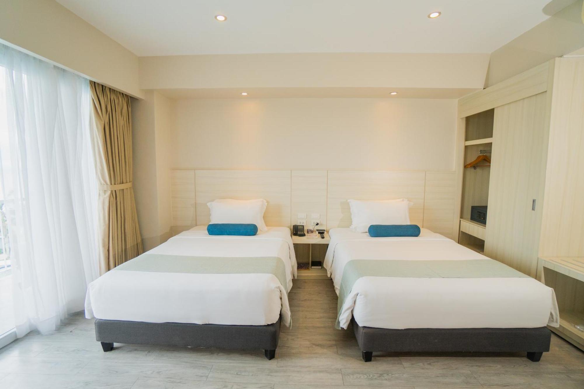 Standard Double Room (Wall View)