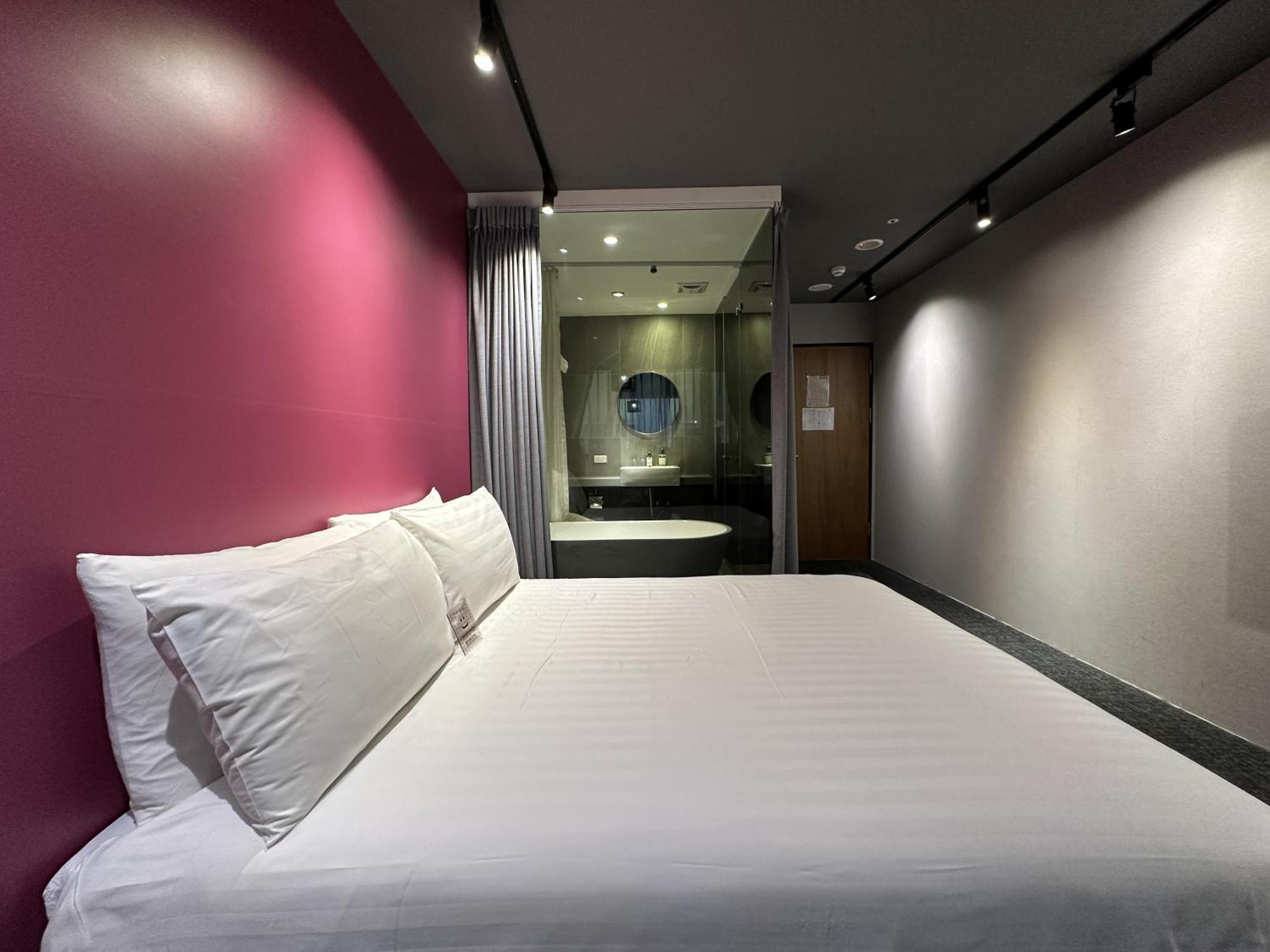 Executive Double Room Bathtub