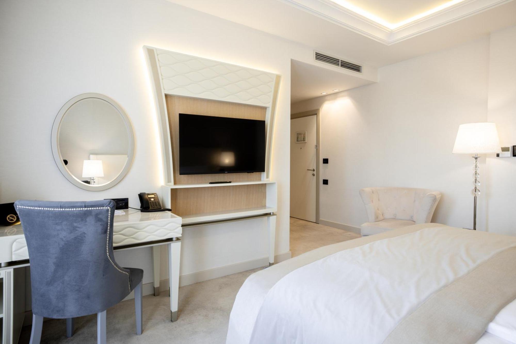 Deluxe Zimmer mit Kingsize-Bett