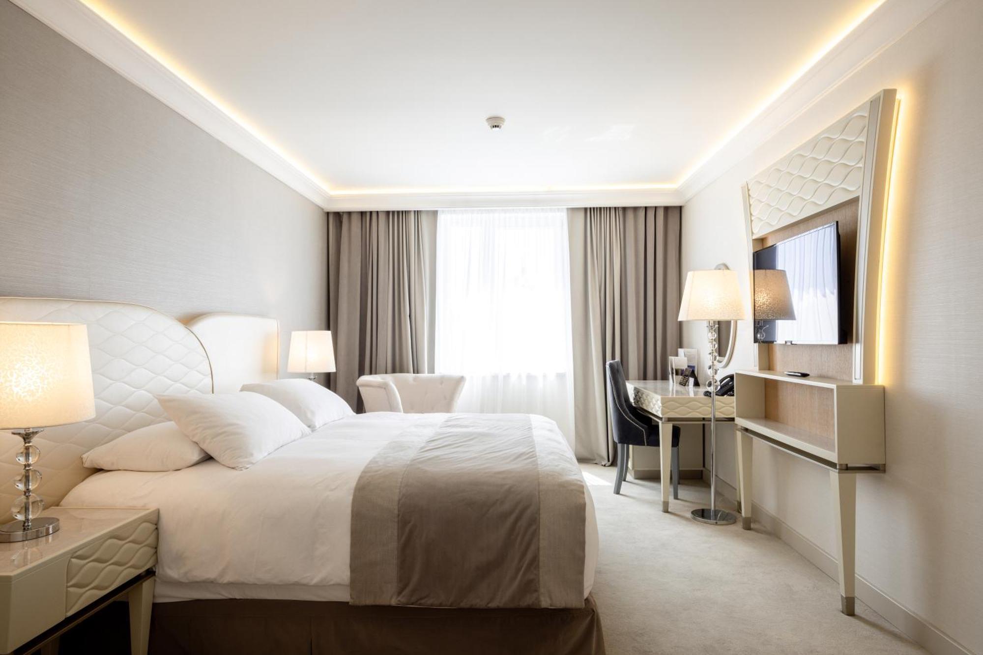 Standard Zimmer mit Kingsize-Bett