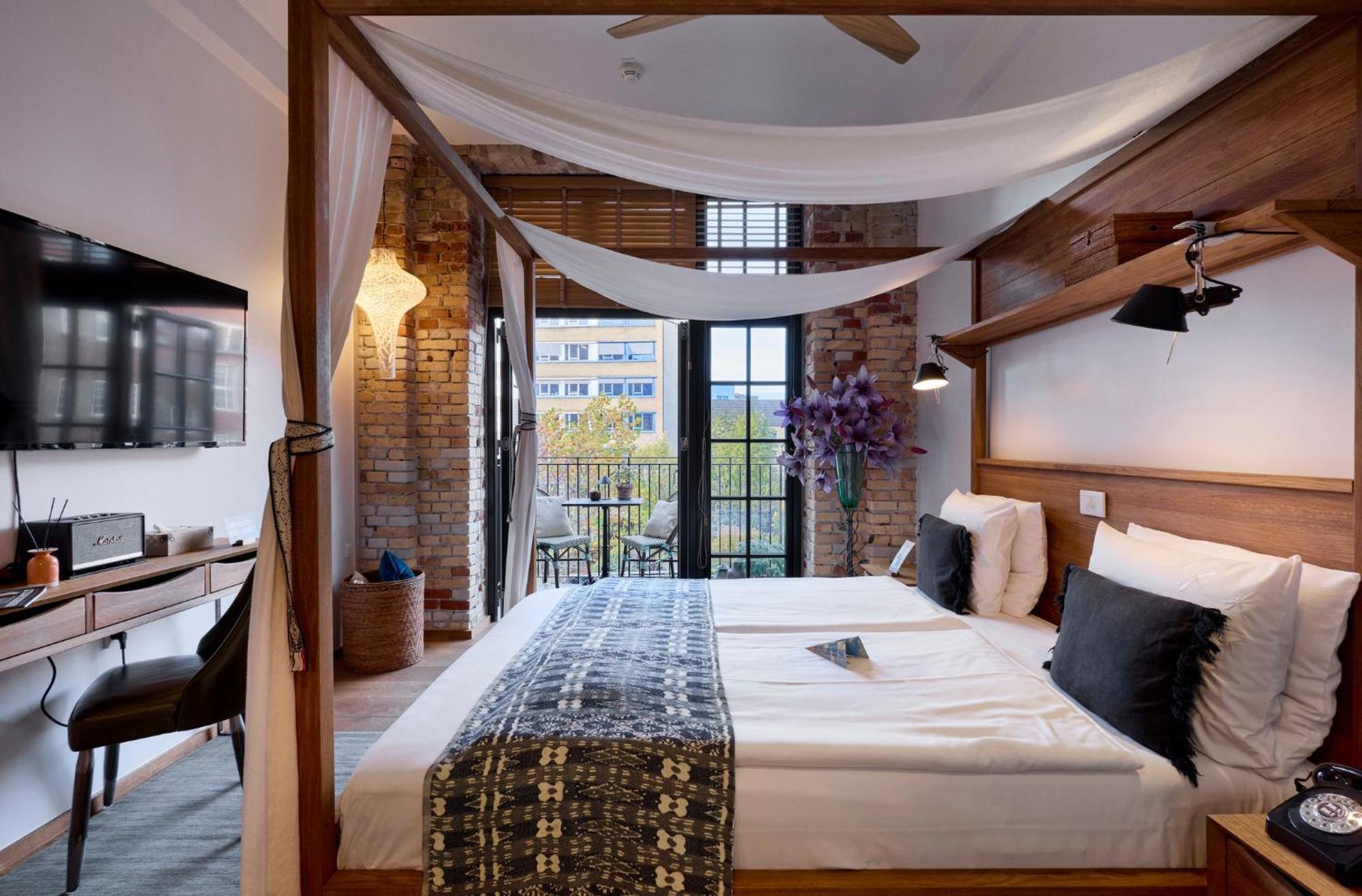 Double Room with Balcony,1627245356:JPEG