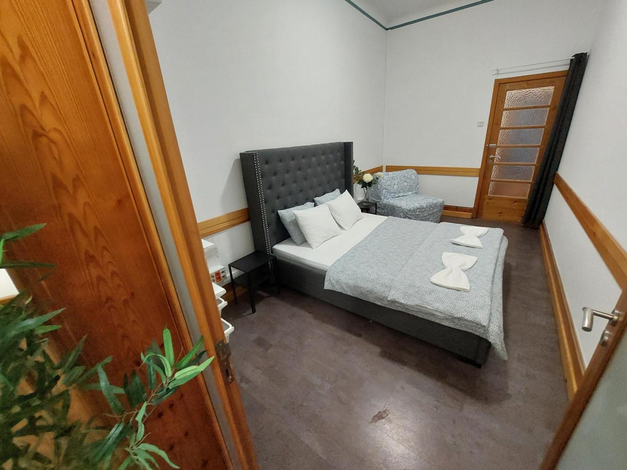 Quarto Triplo com Casa de Banho Partilhada