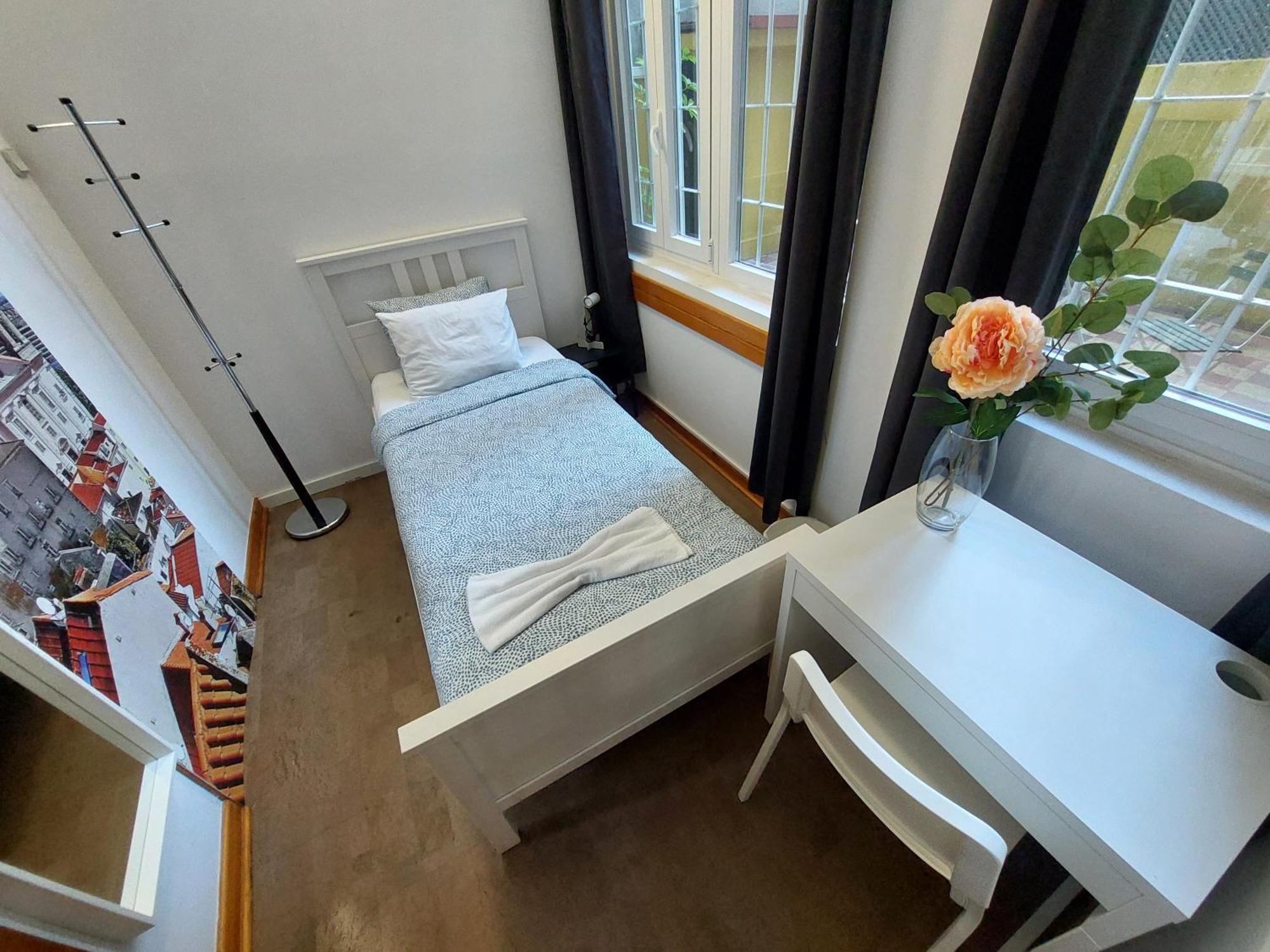 Quarto Individual com Casa de Banho Partilhada