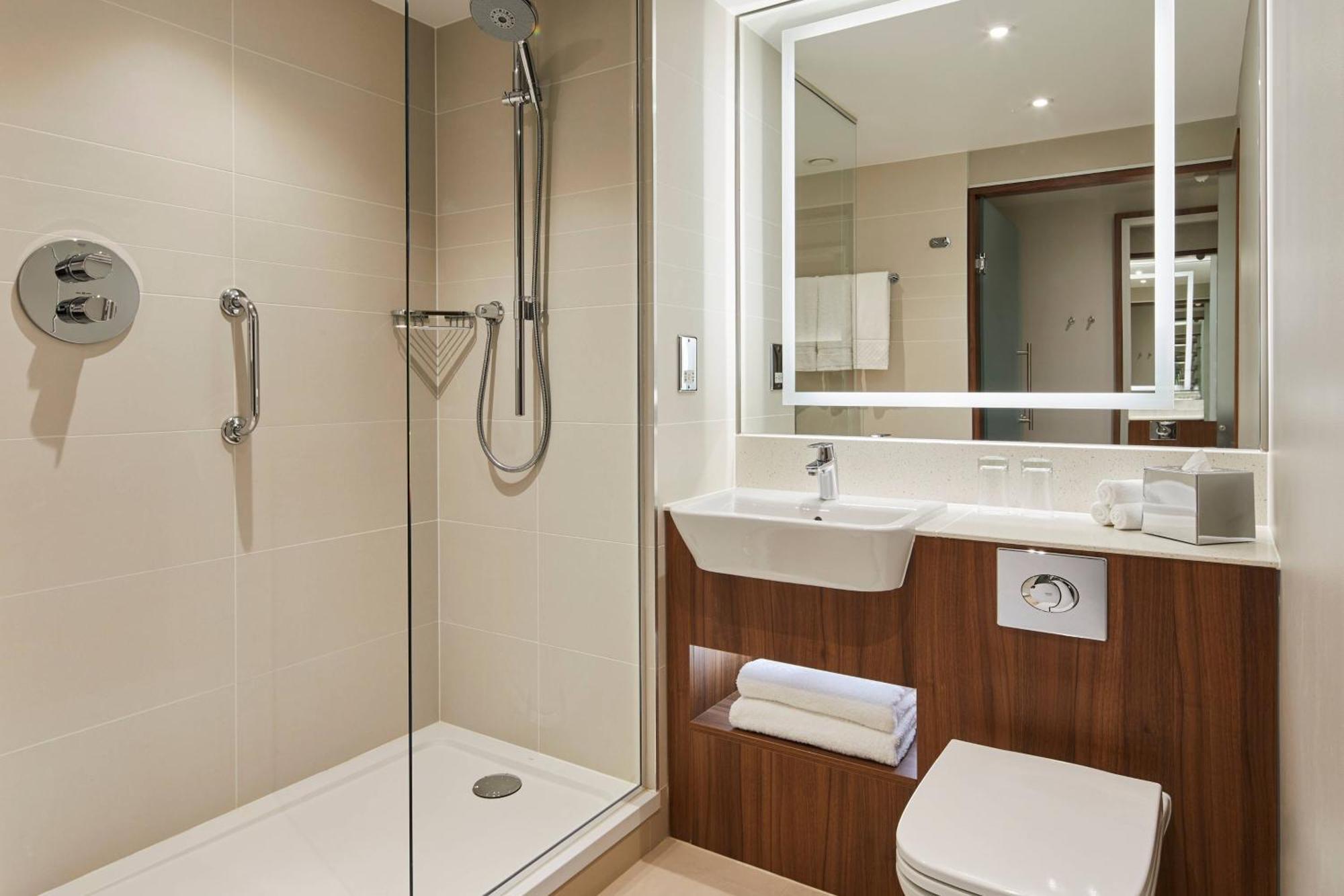 Kamer met 1 Kingsize Bed en Uitzicht op de Startbaan