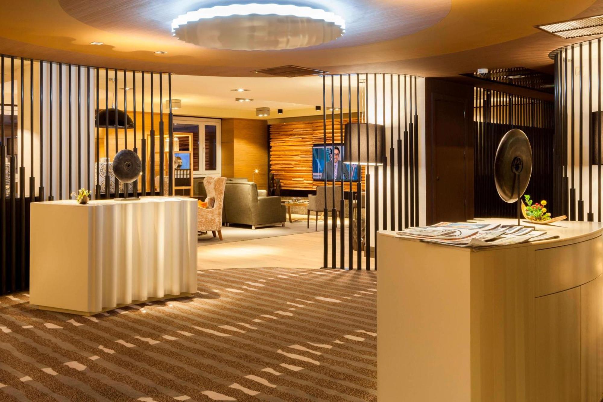 Executive King Room Lounge Access