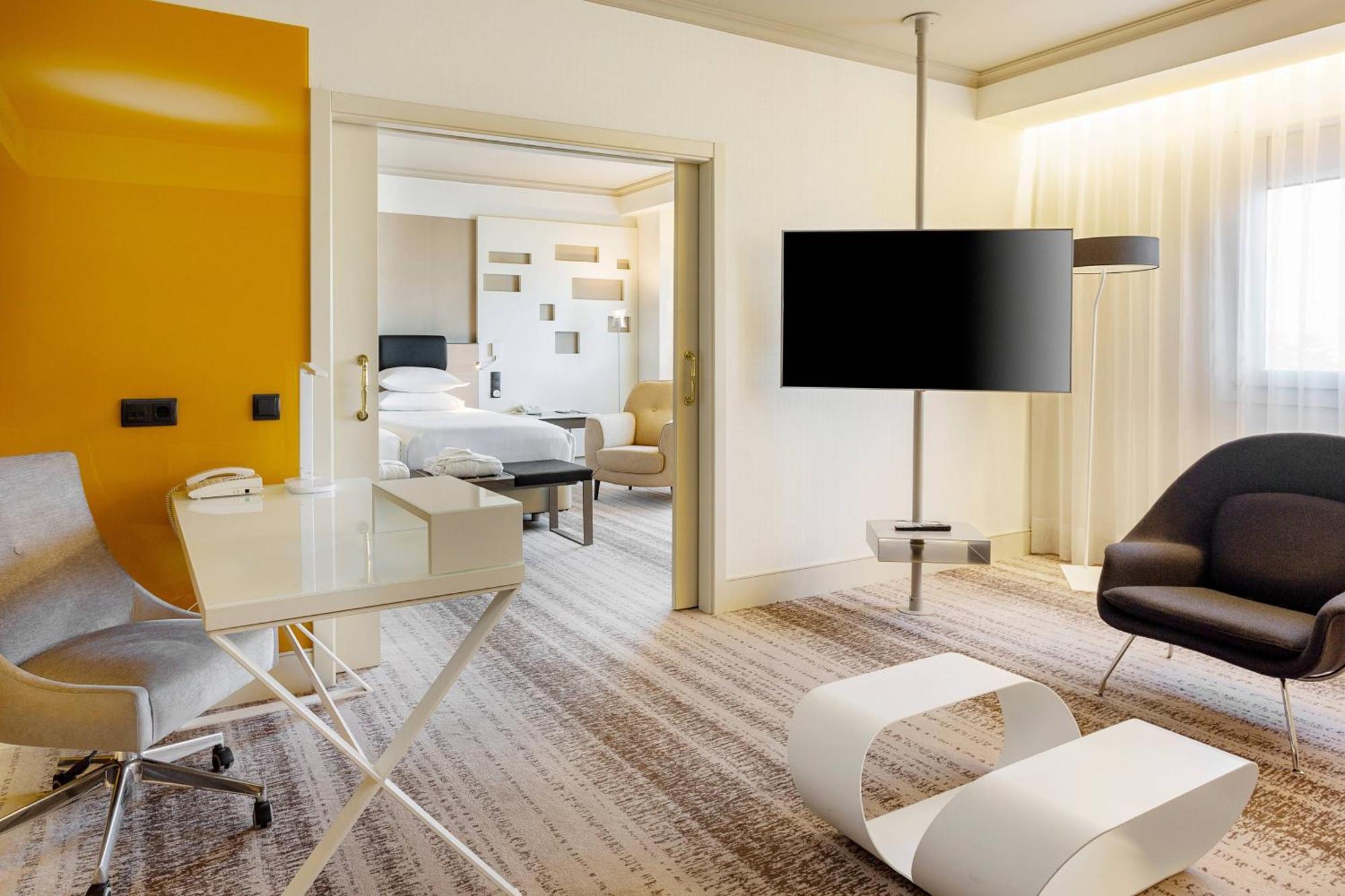 Executive Twin Suite Lounge Access