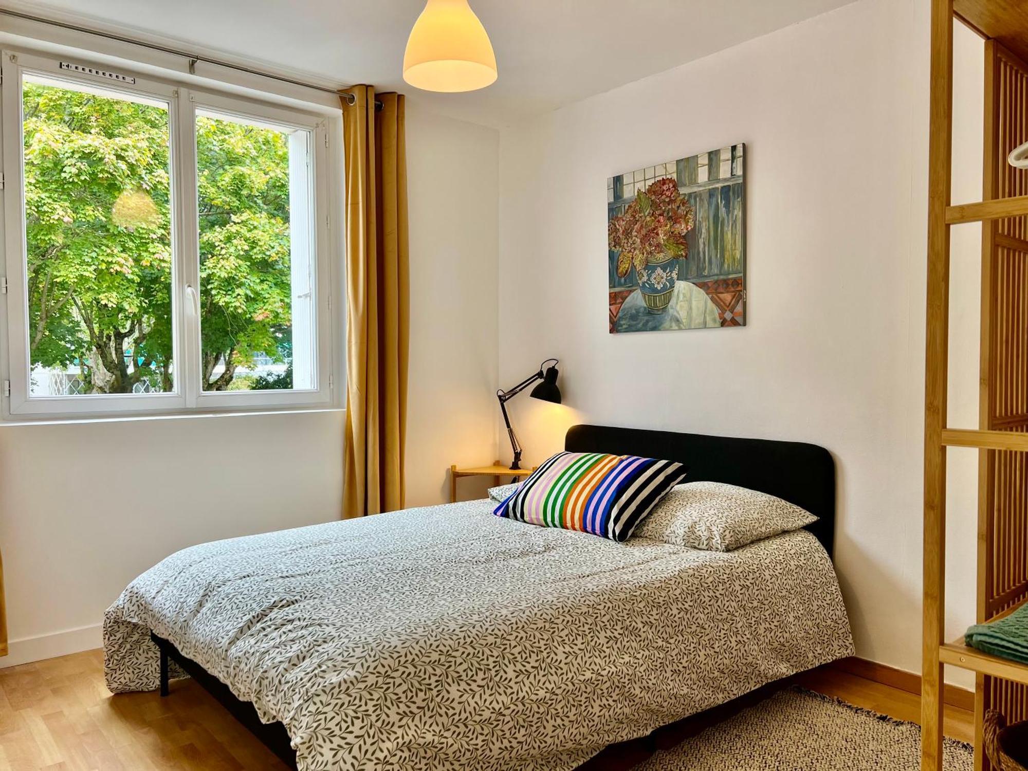 Deluxe King Room with City View