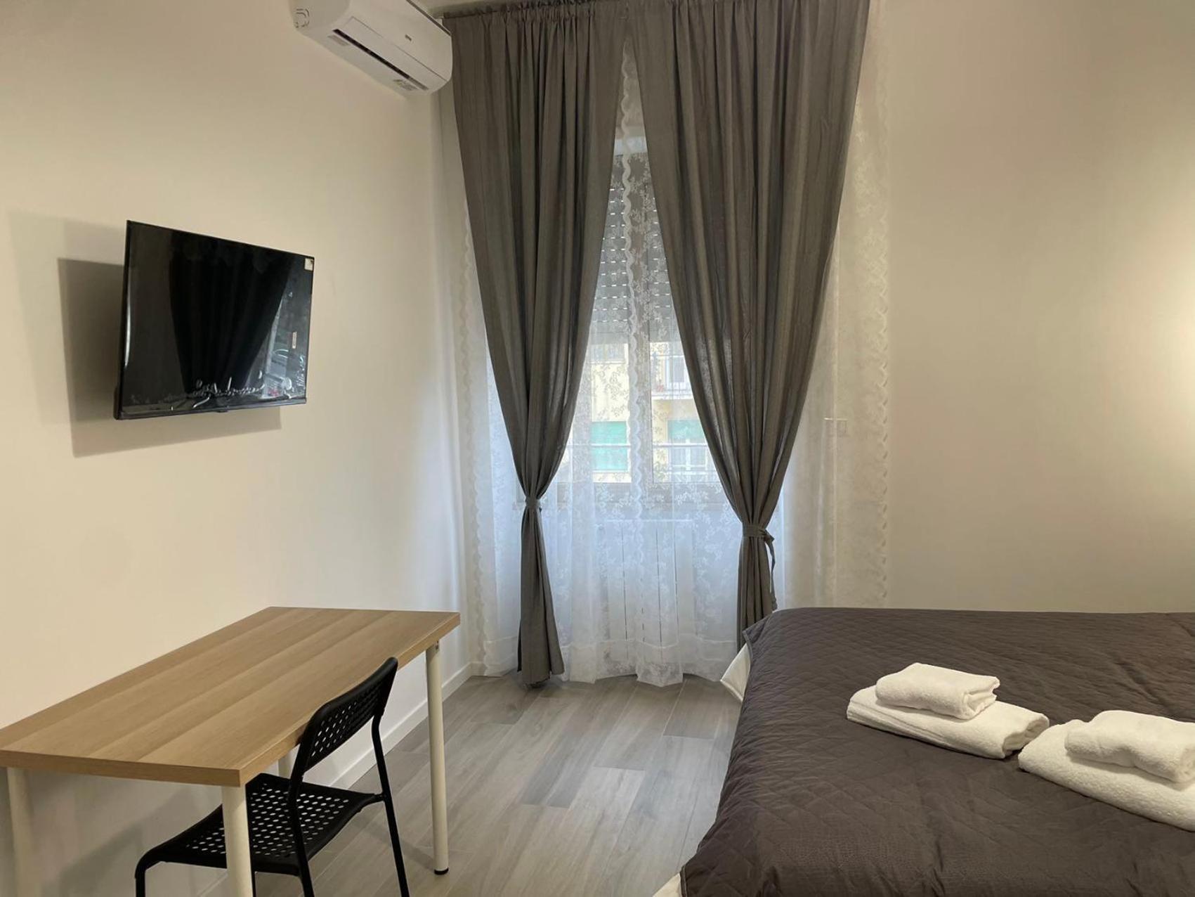 Camera Doppia con Letti Singoli e Bagno in Comune
