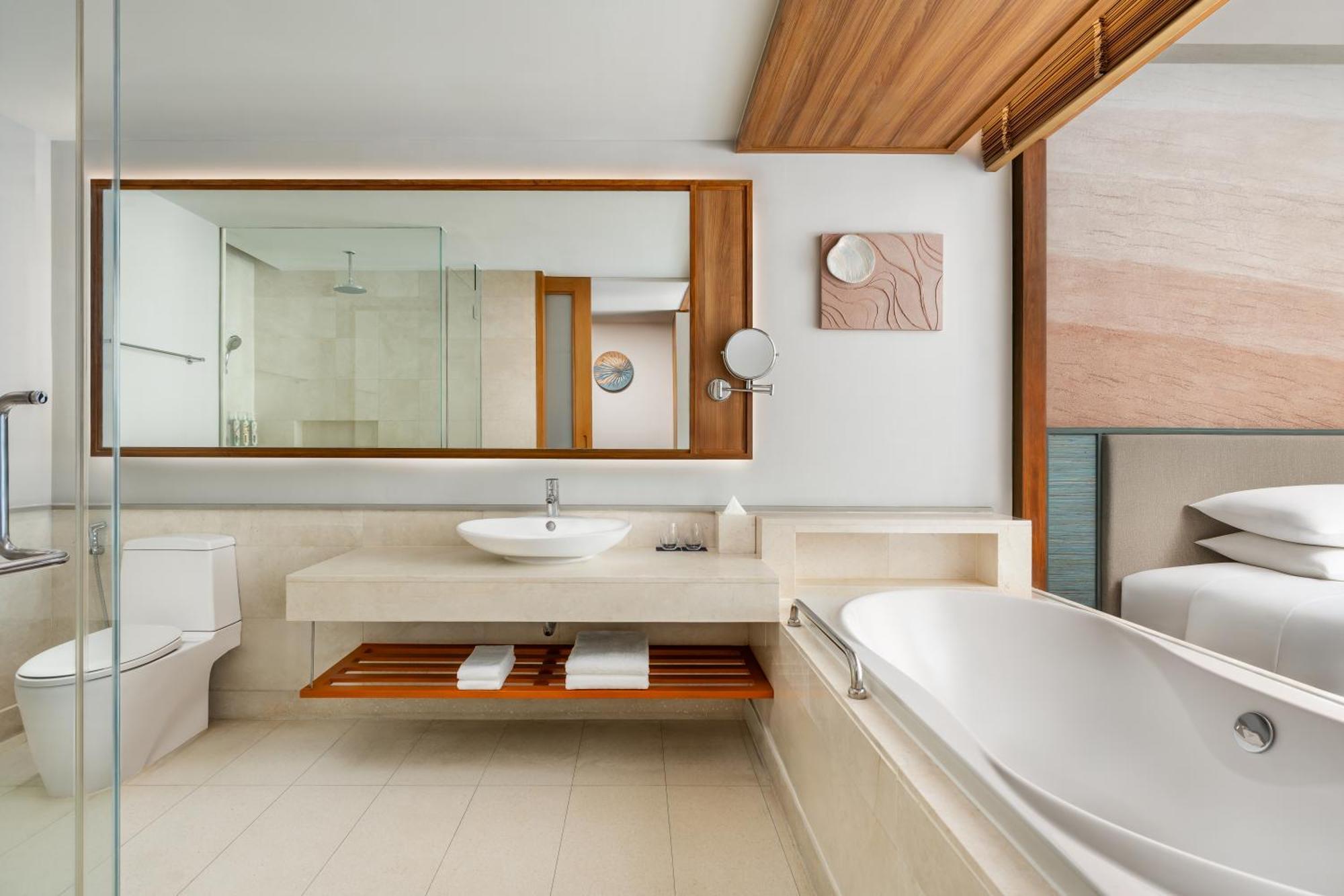 Deluxe Room 1 King Garden View Newly Renovated