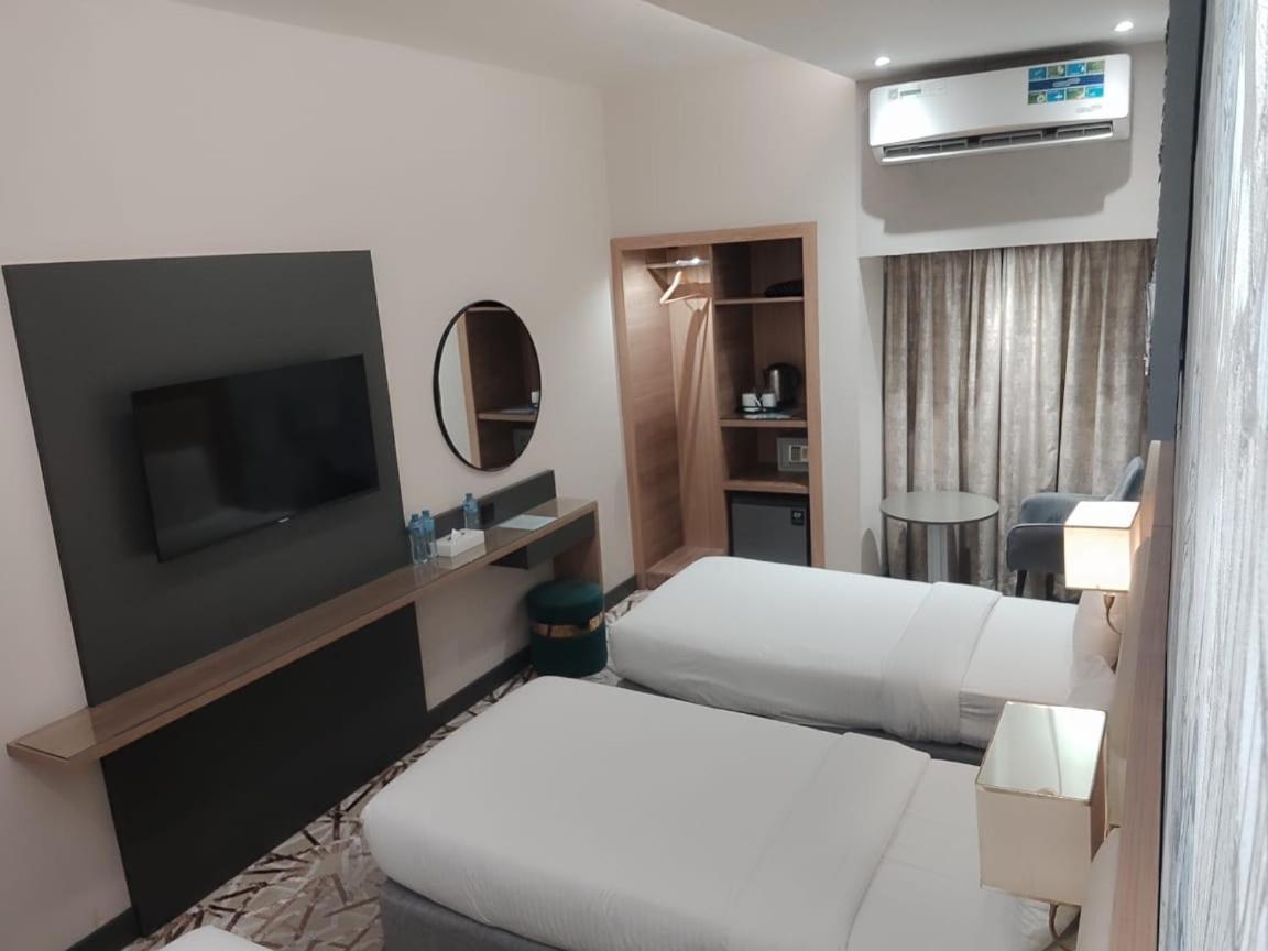 Twin Room,1637895384:JPEG