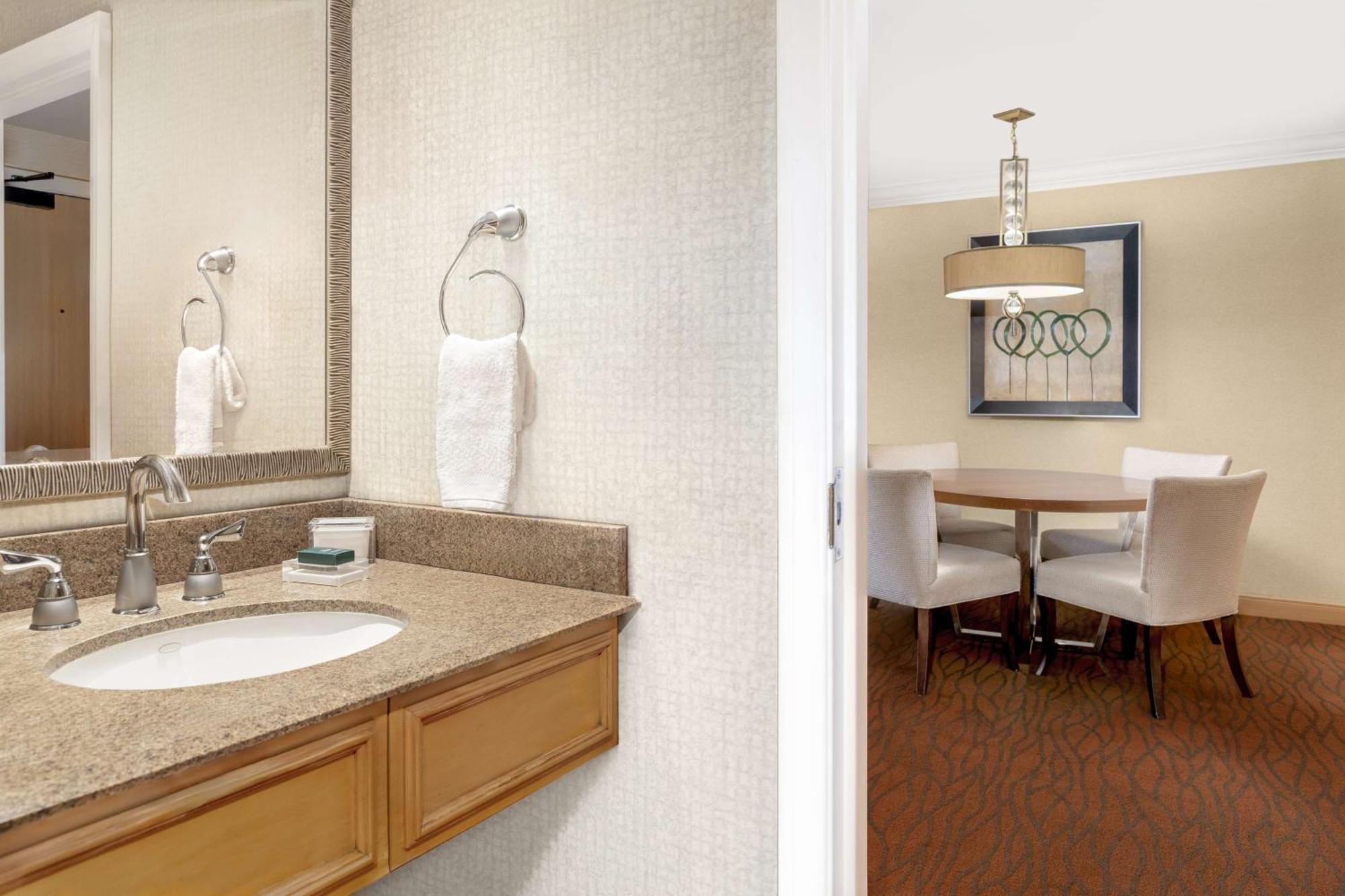 One-Bedroom Junior Parlor King Suite
