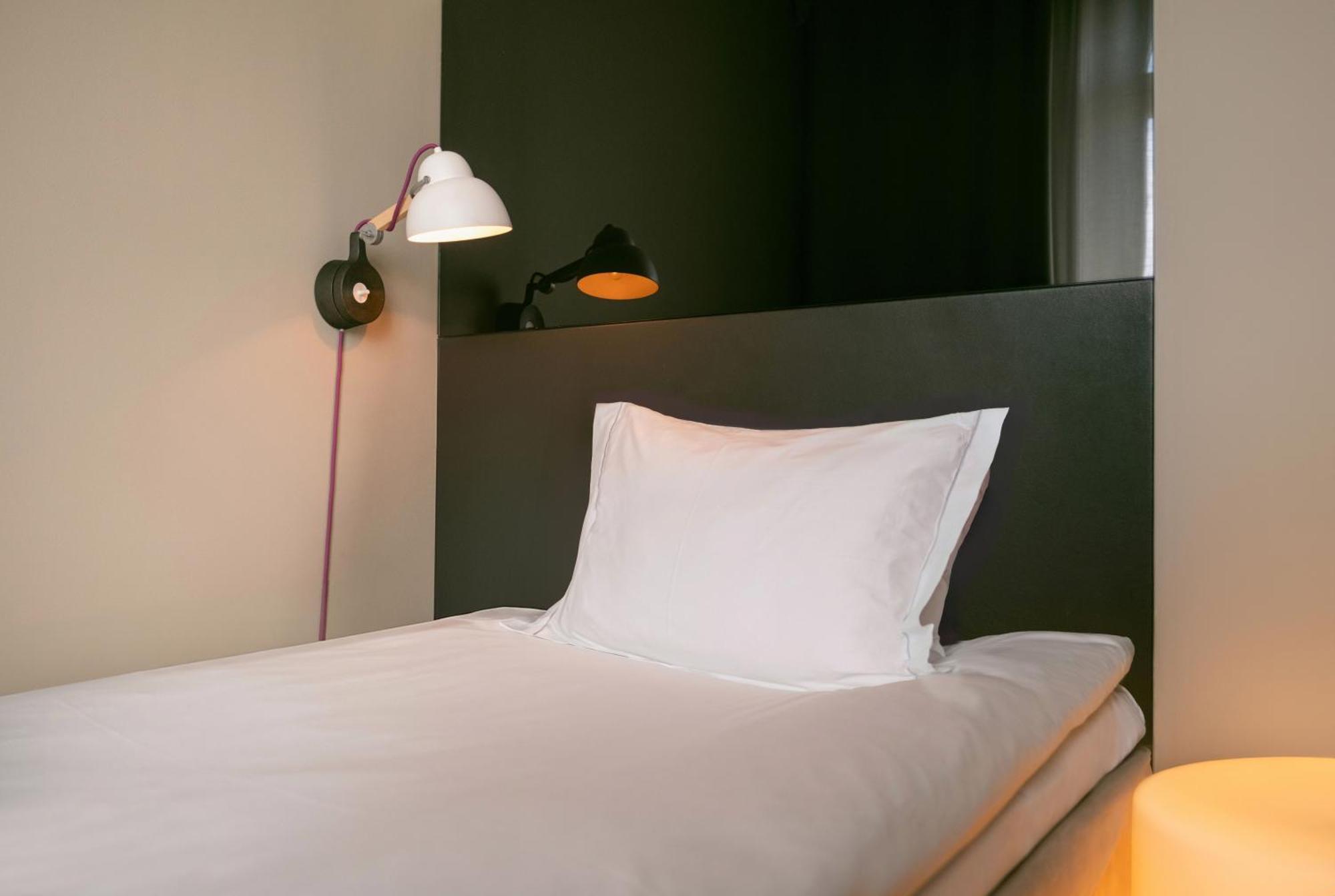 Small Single Room,1640377809:JPEG