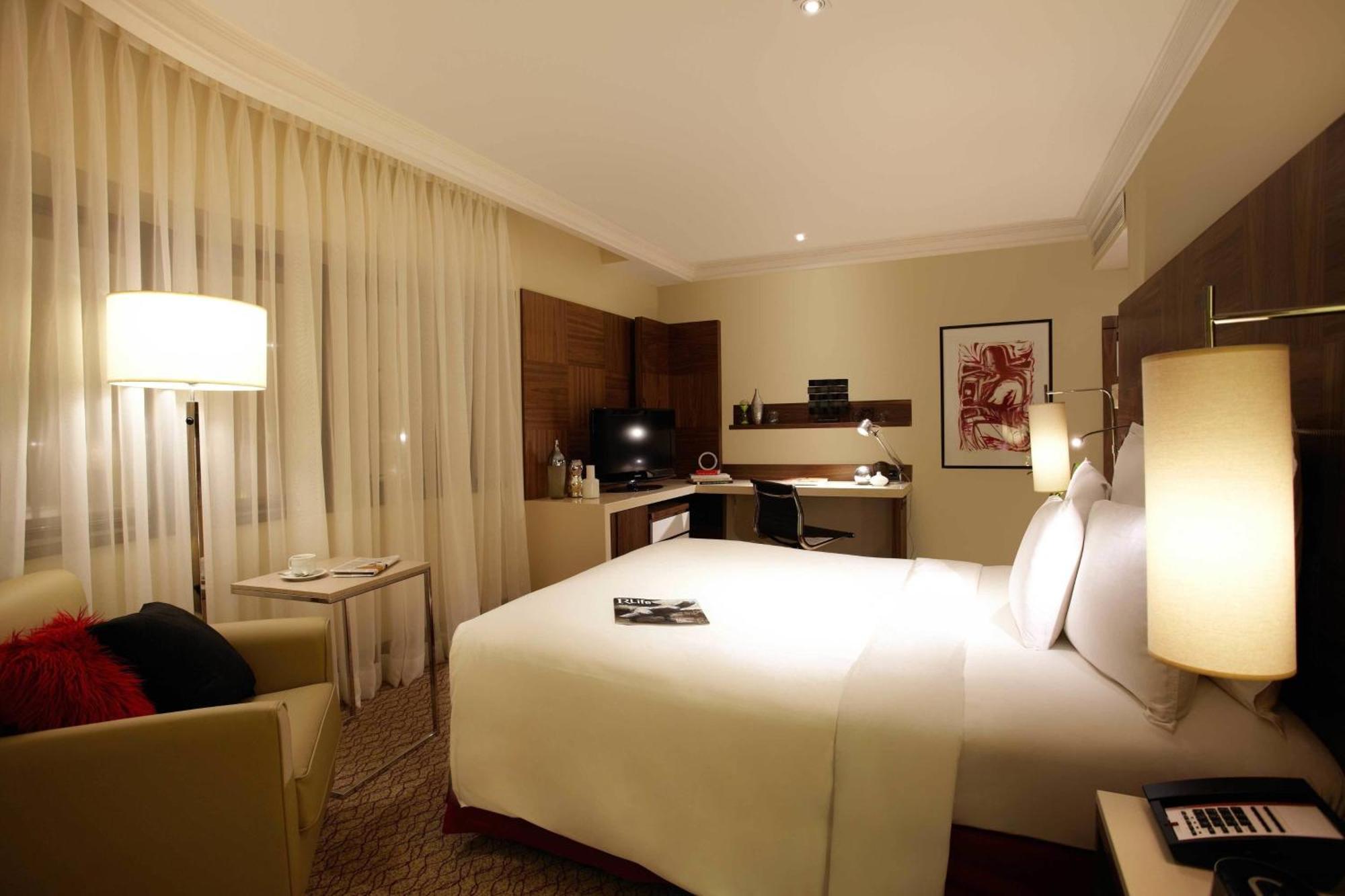 Quarto com Cama Queen-size e Vista da Cidade