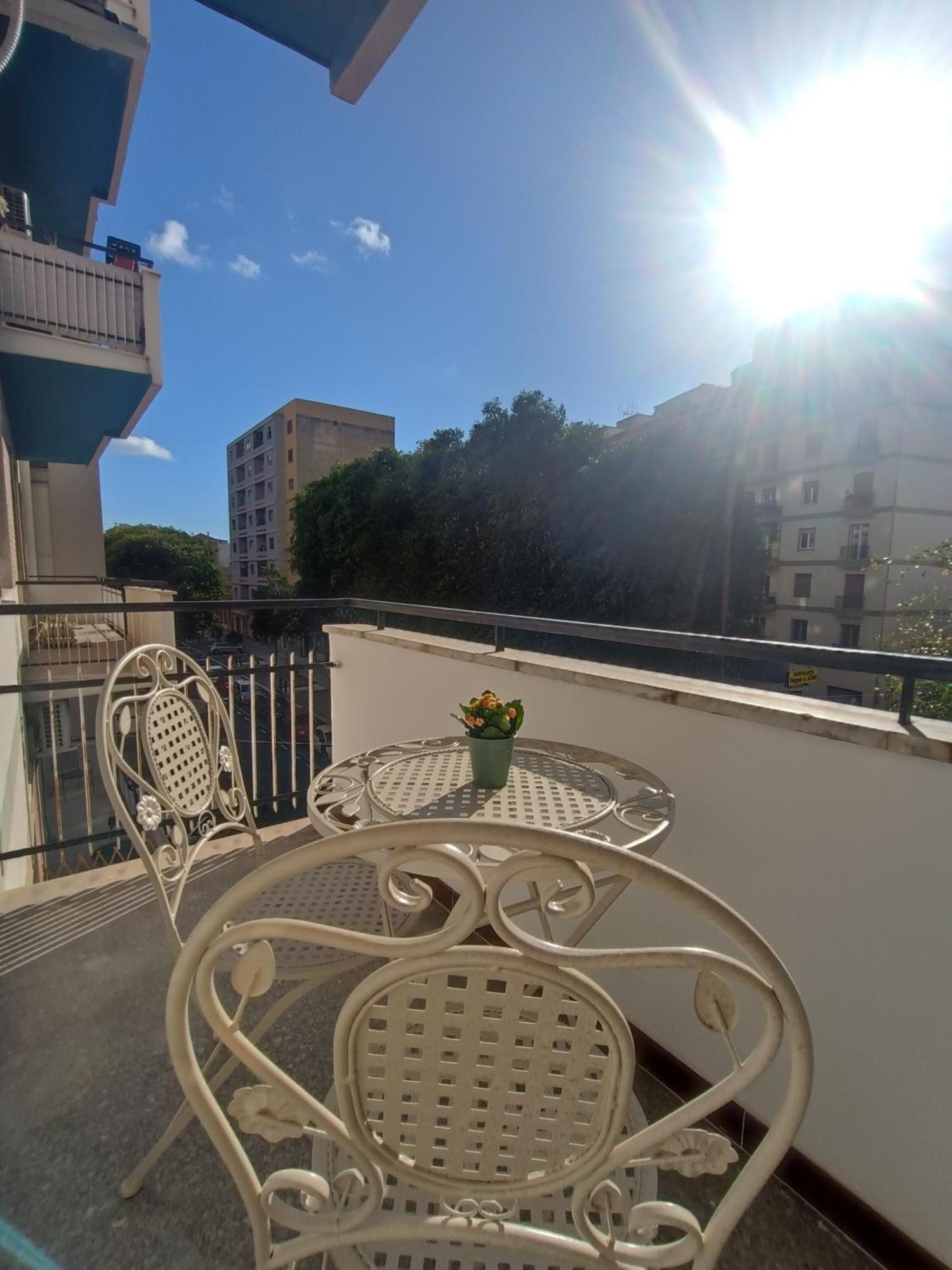 Camera King con Balcone e Vasca da Bagno con Idromassaggio