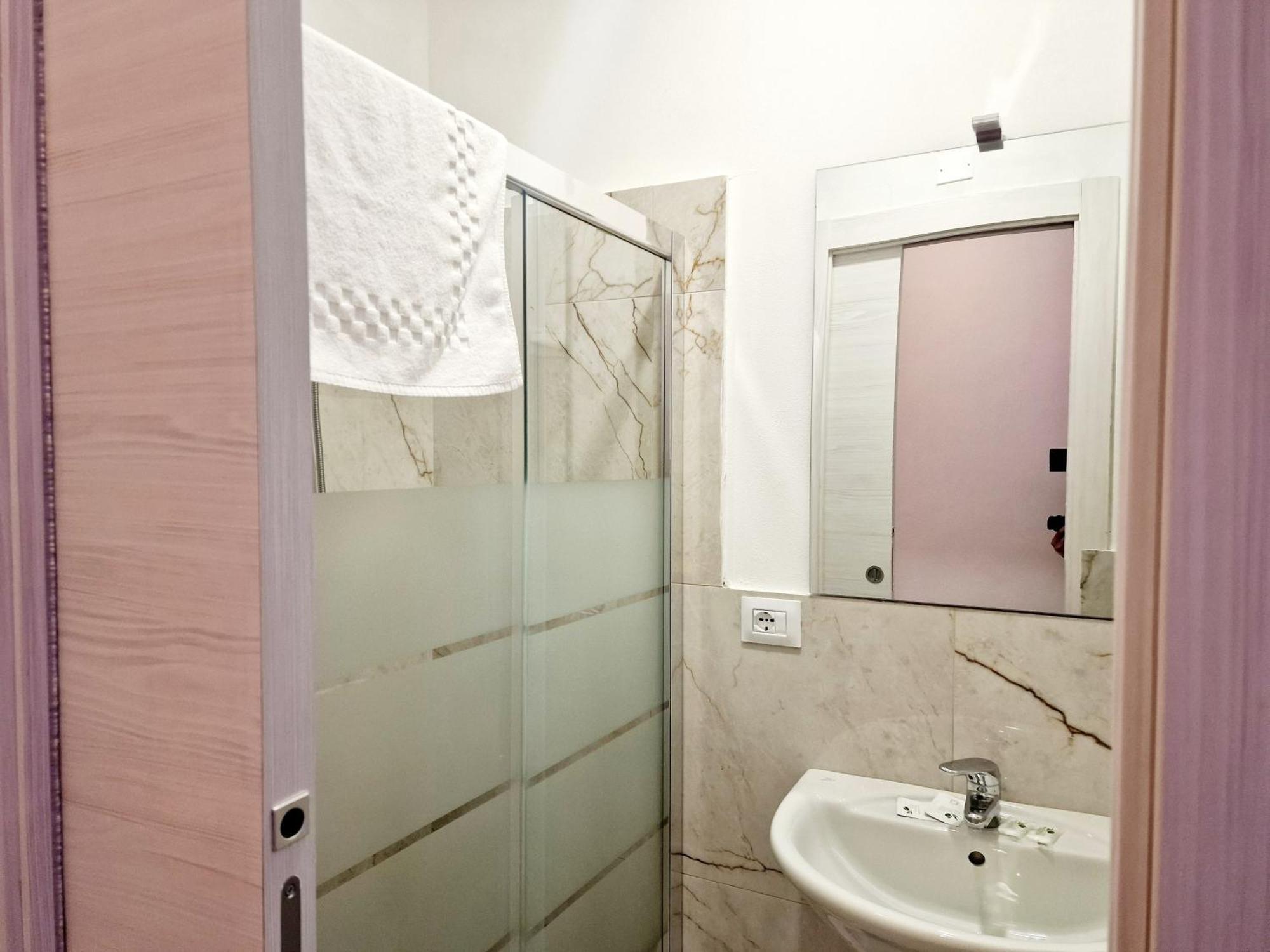 Chambre Familiale avec Salle de Bains Privative