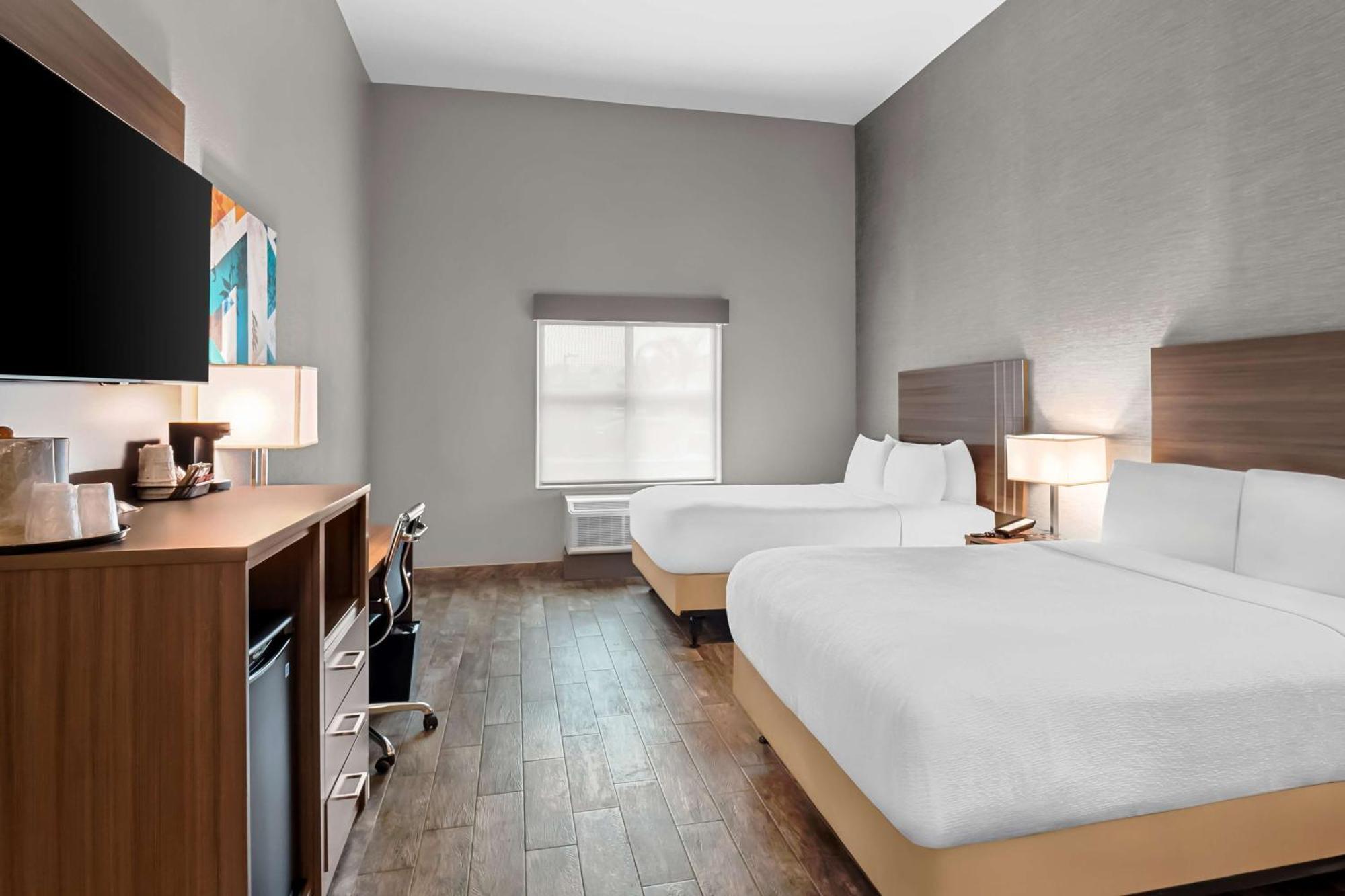 Queen Room with Two Queen Beds and Roll-In Shower - Disability Access/Non-Smoking