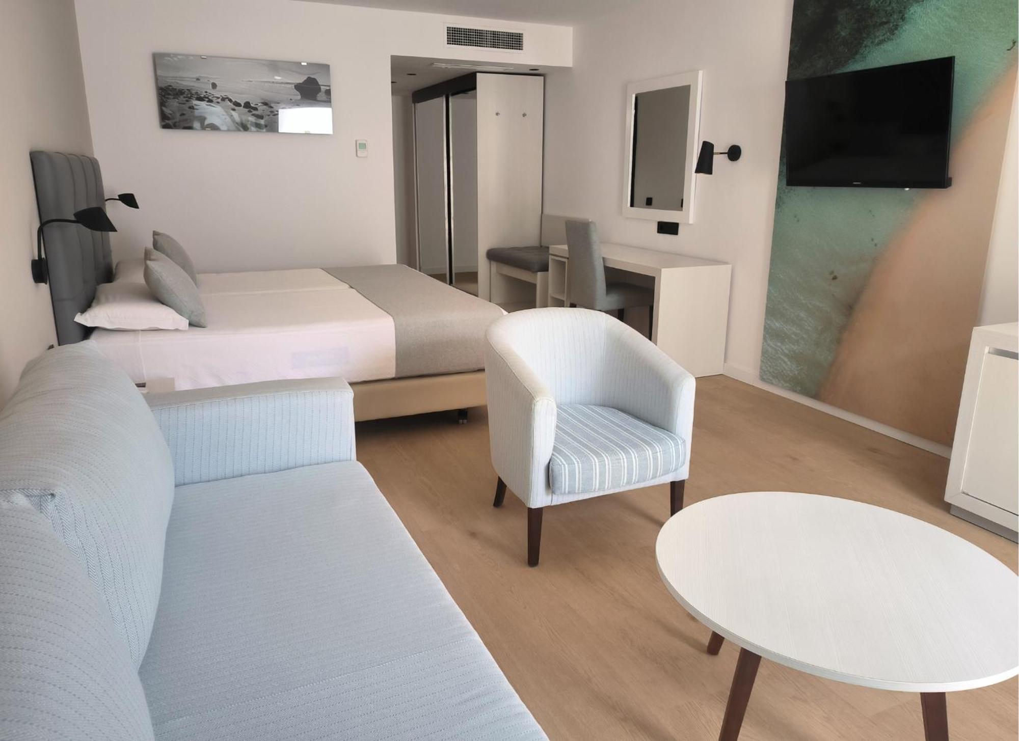Quarto com Cama de Casal ou 2 de Solteiro