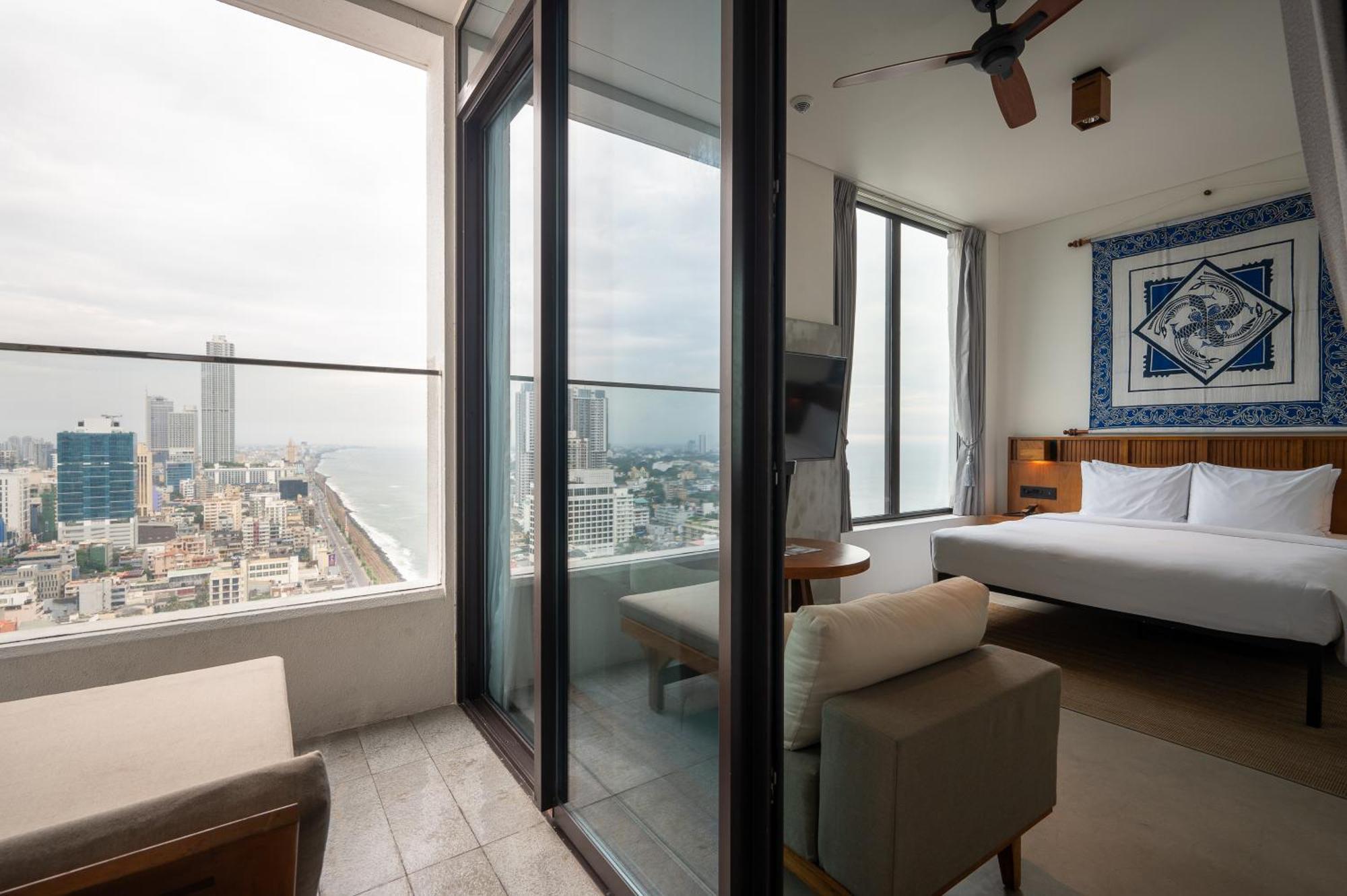 Deluxe Double Partial City Sea View Room Terrace