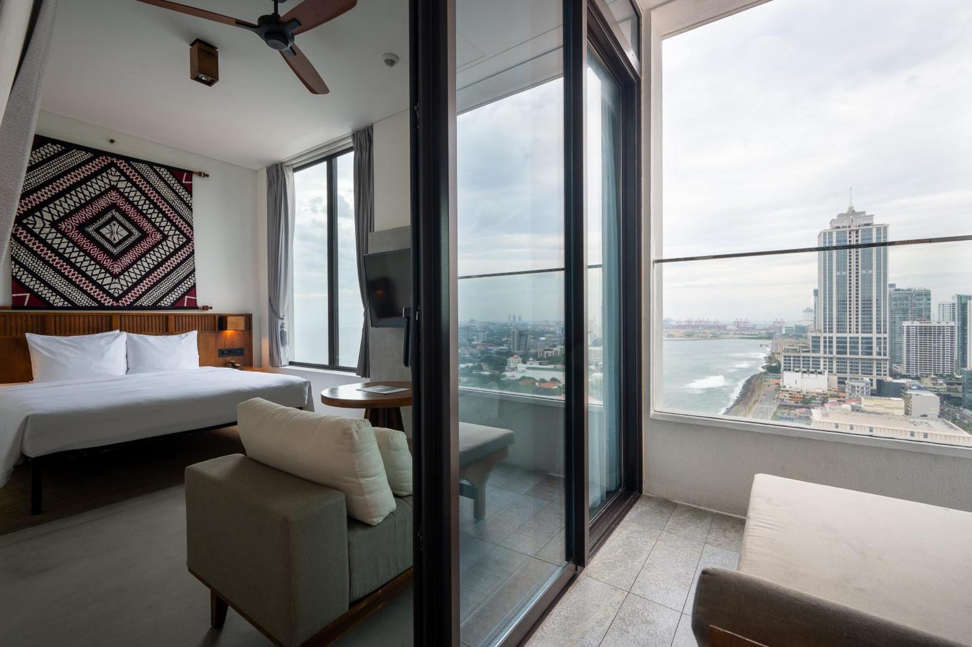 Deluxe Double Partial City Sea View Room Terrace