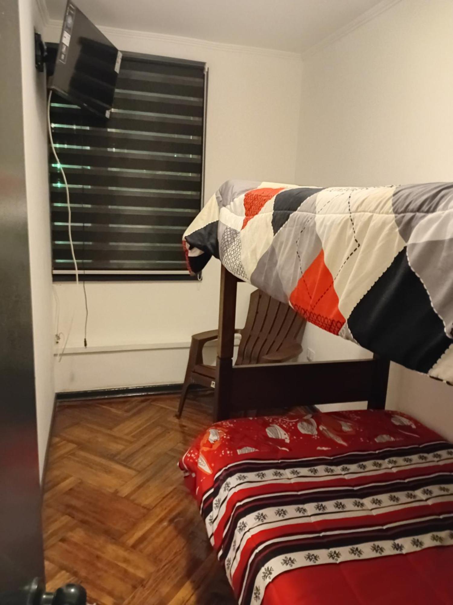 Quarto com 2 Camas de Solteiro