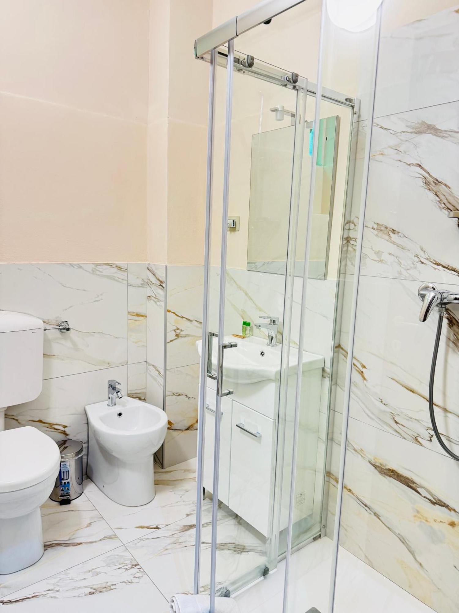 Camera Matrimoniale con Bagno Privato