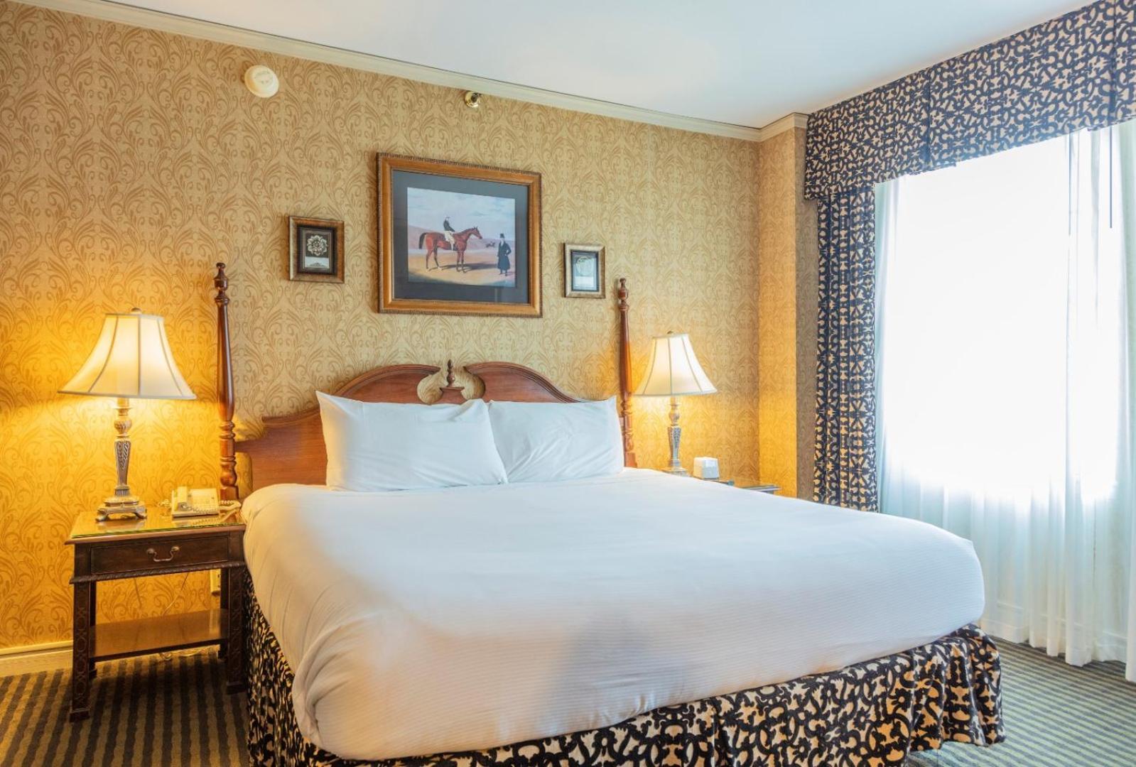 Deluxe Queen Room