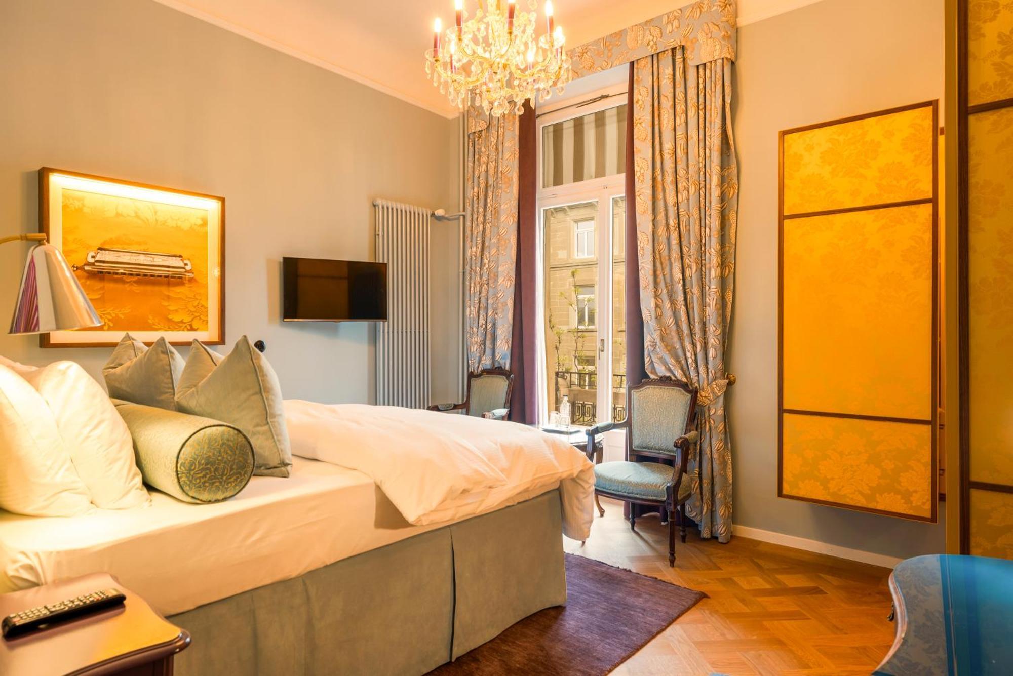 Double Room Queen Size Bed,1672561017:JPEG