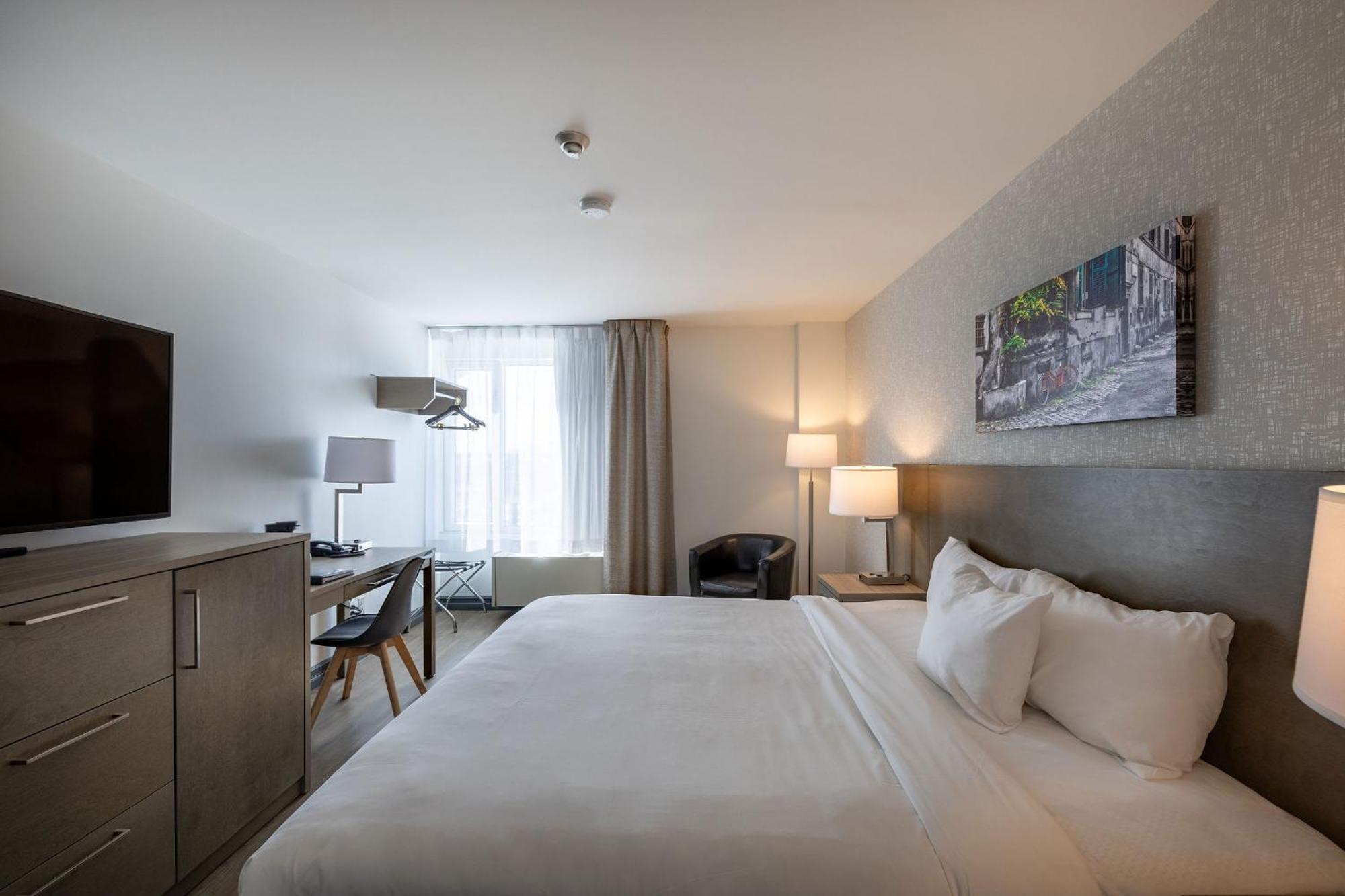 Standard Room 1 King Bed