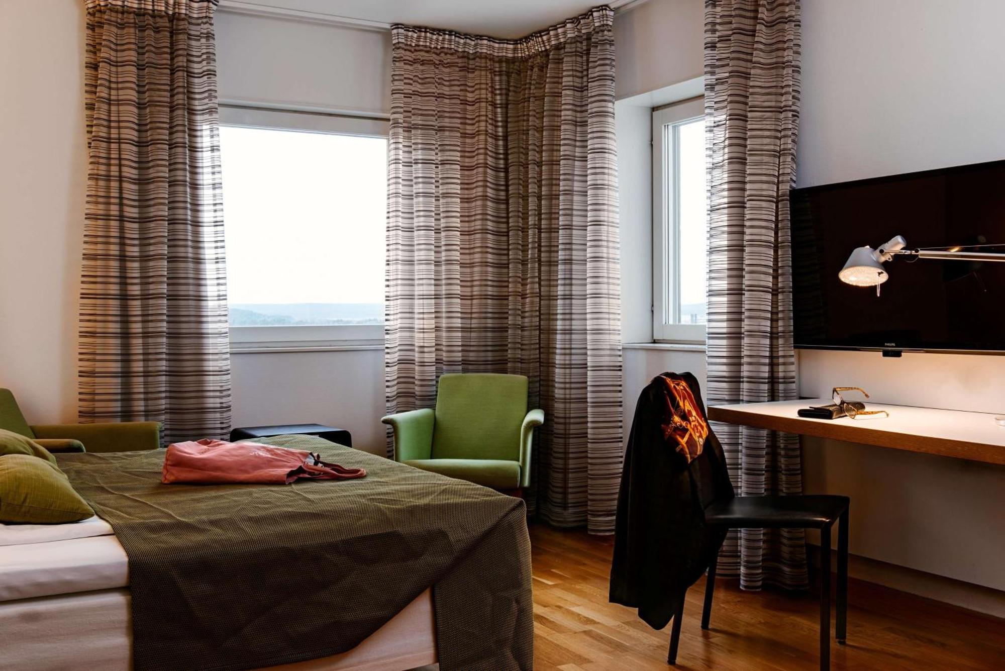 Standard Queen Room