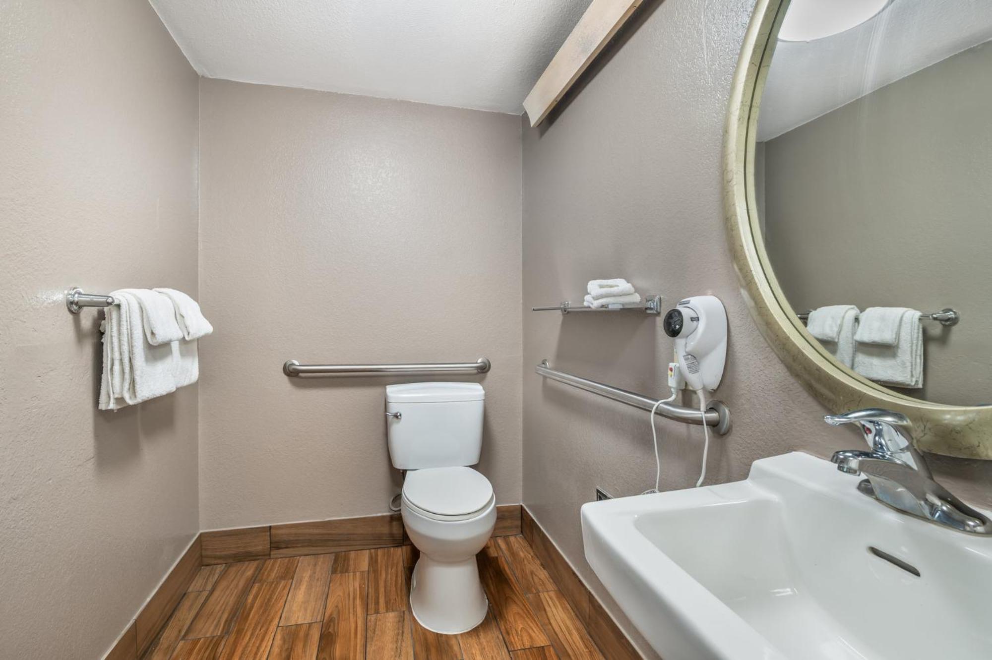 Deluxe King Room Disability Access Smoke Free