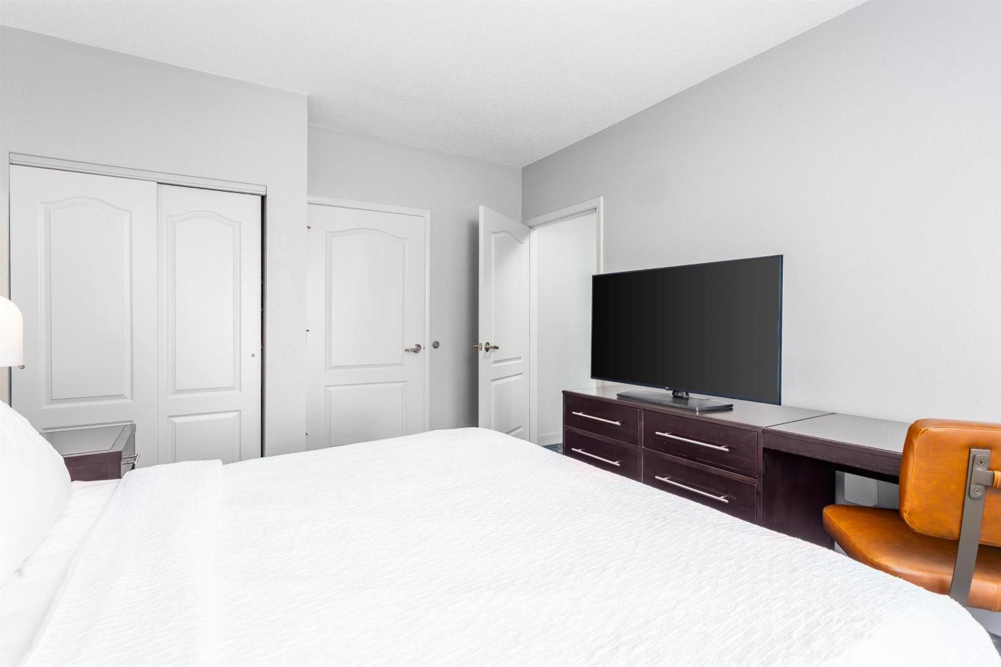 King Suite Mobility Access or Non-Smoking